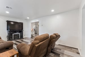 409 NE 60th St_009.jpg