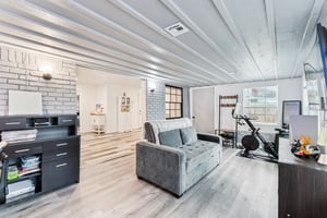 409 NE 60th St_027.jpg