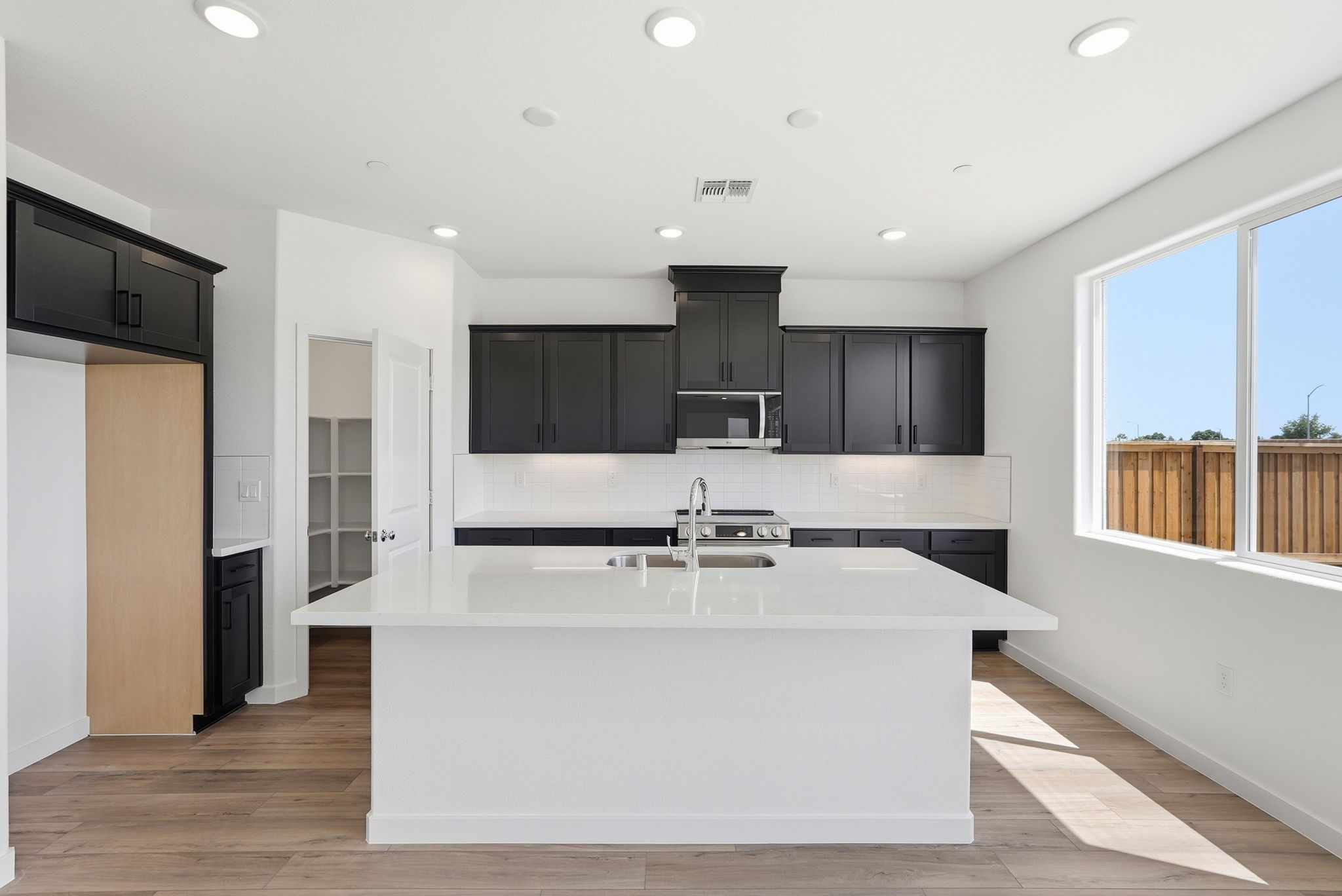 012_F8_4092 Keith Ln