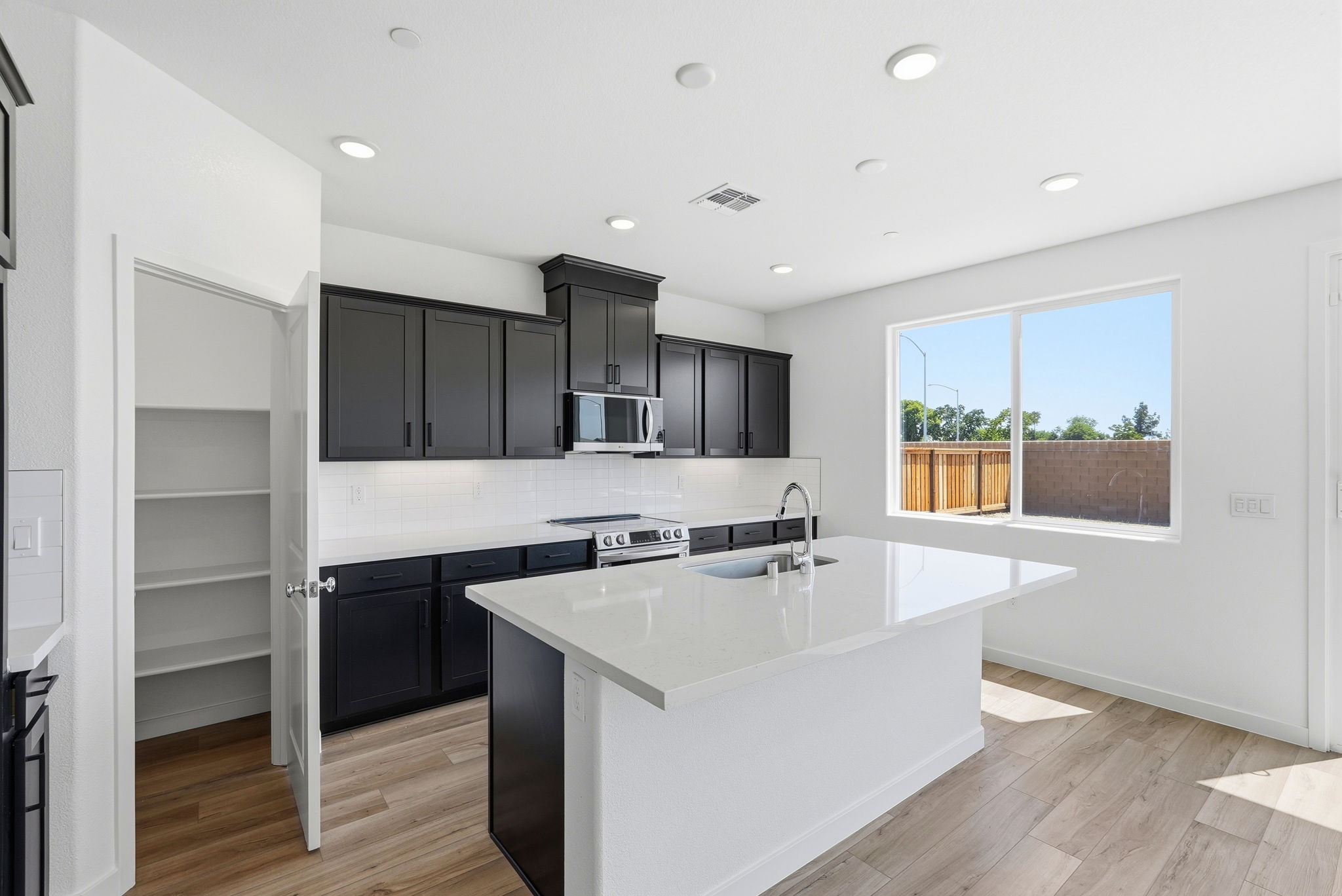 013_F8_4092 Keith Ln