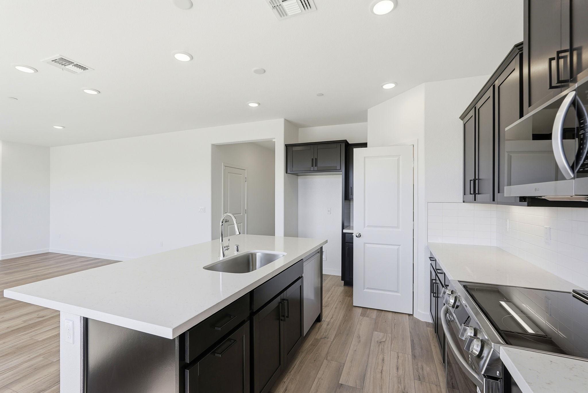 018_F8_4092 Keith Ln