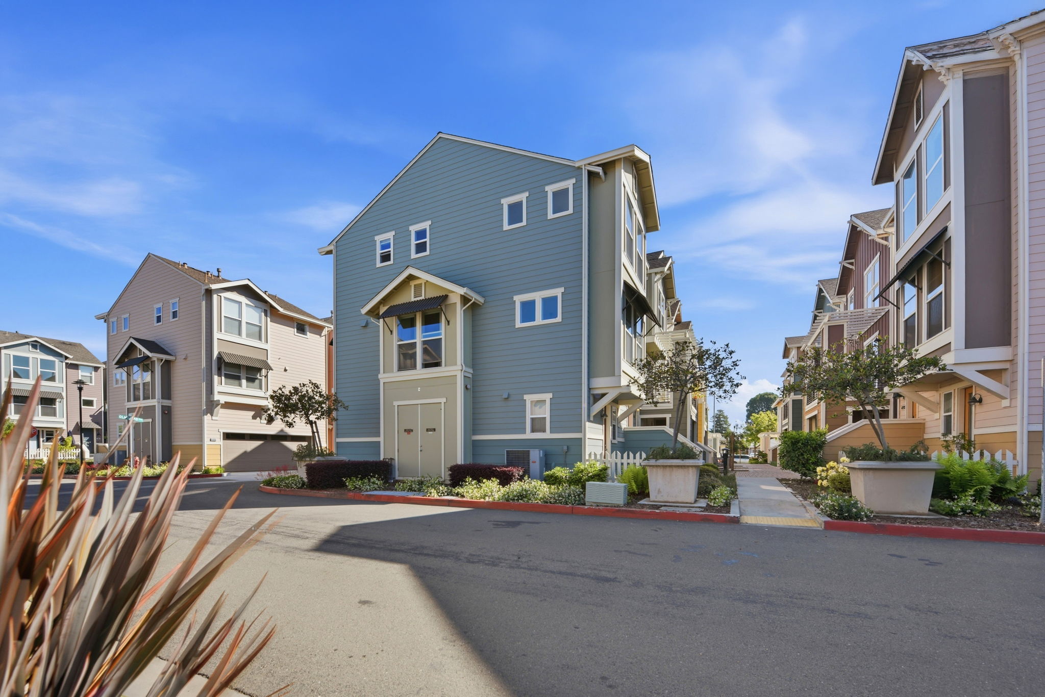 002_F8_40955 Olmstead Terrace