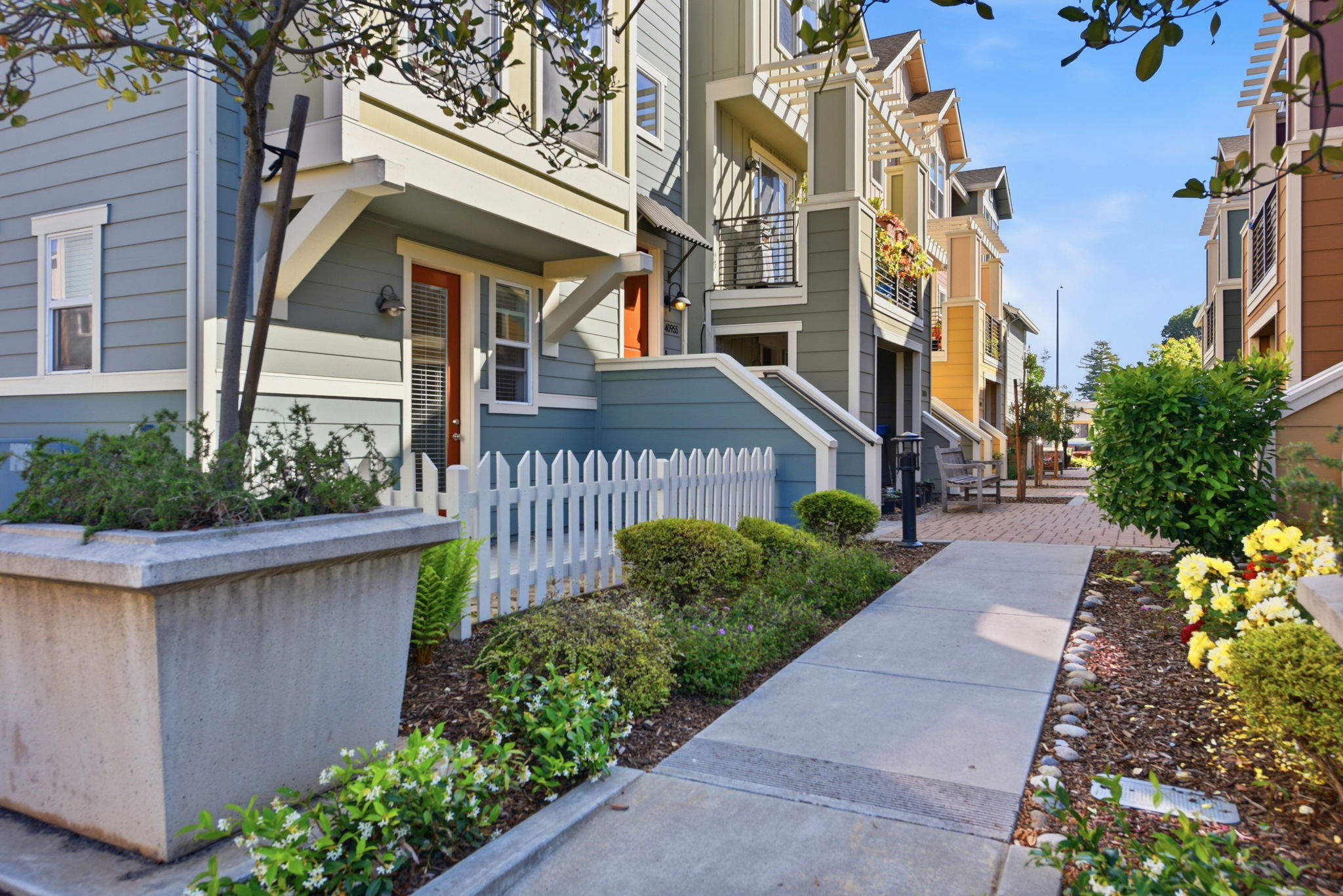 003_F8_40955 Olmstead Terrace
