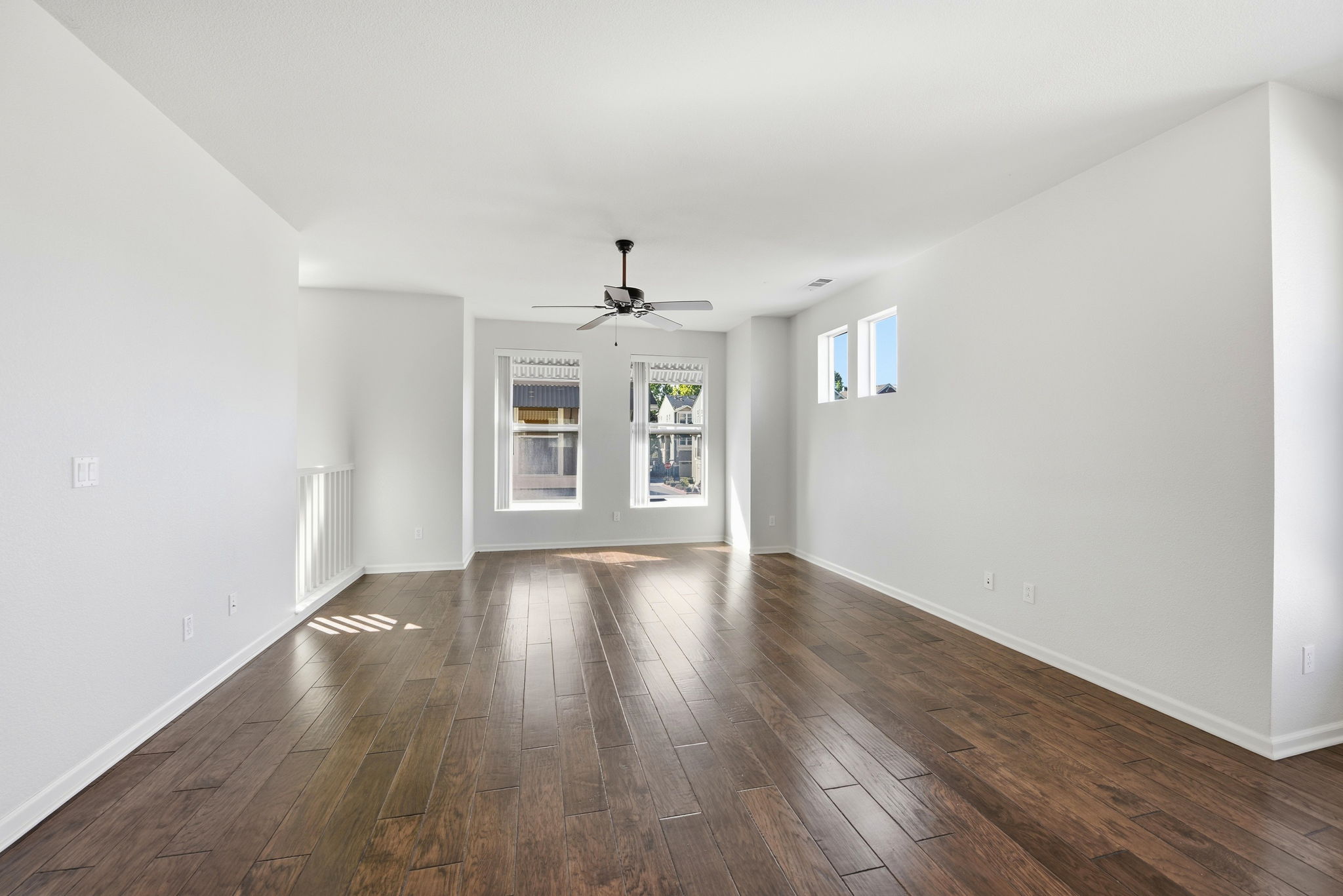 010_F8_40955 Olmstead Terrace