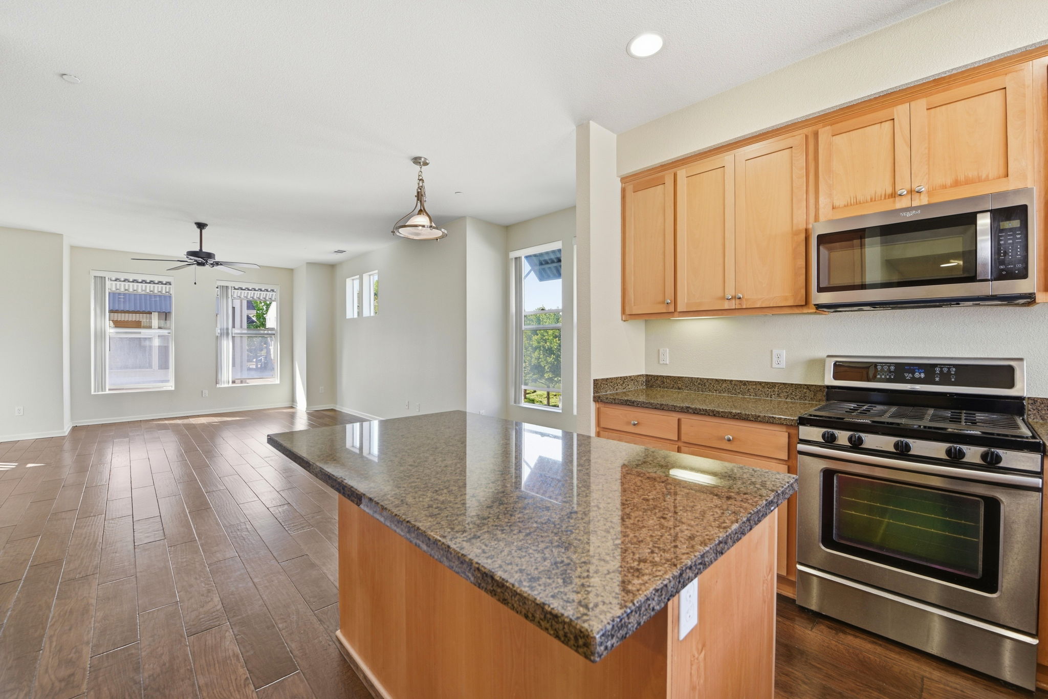 017_F8_40955 Olmstead Terrace
