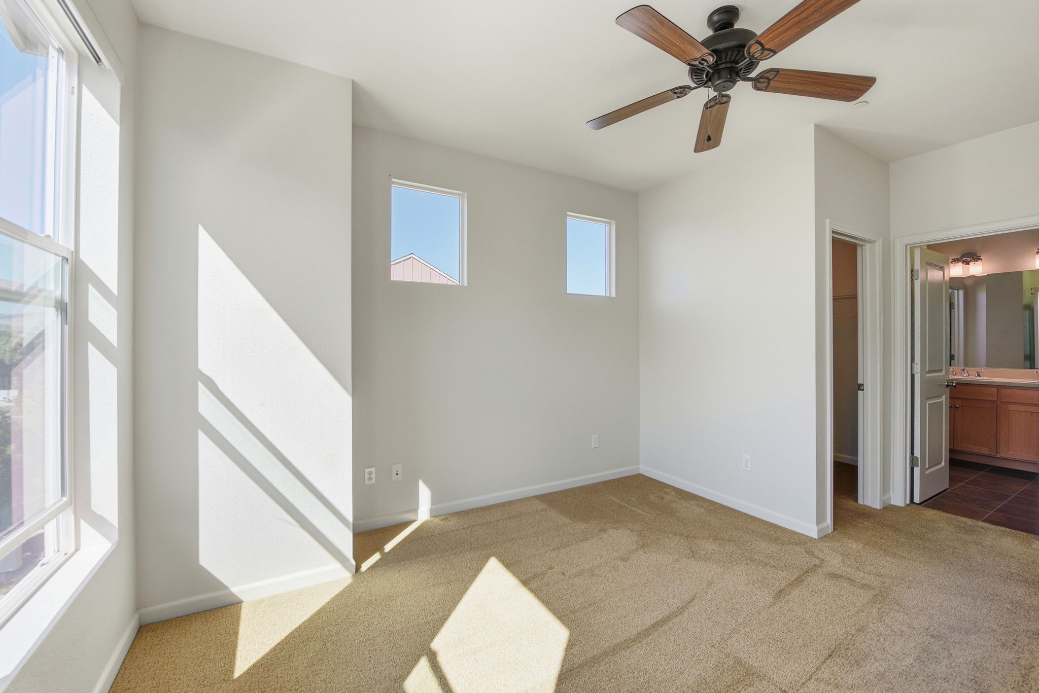 021_F8_40955 Olmstead Terrace