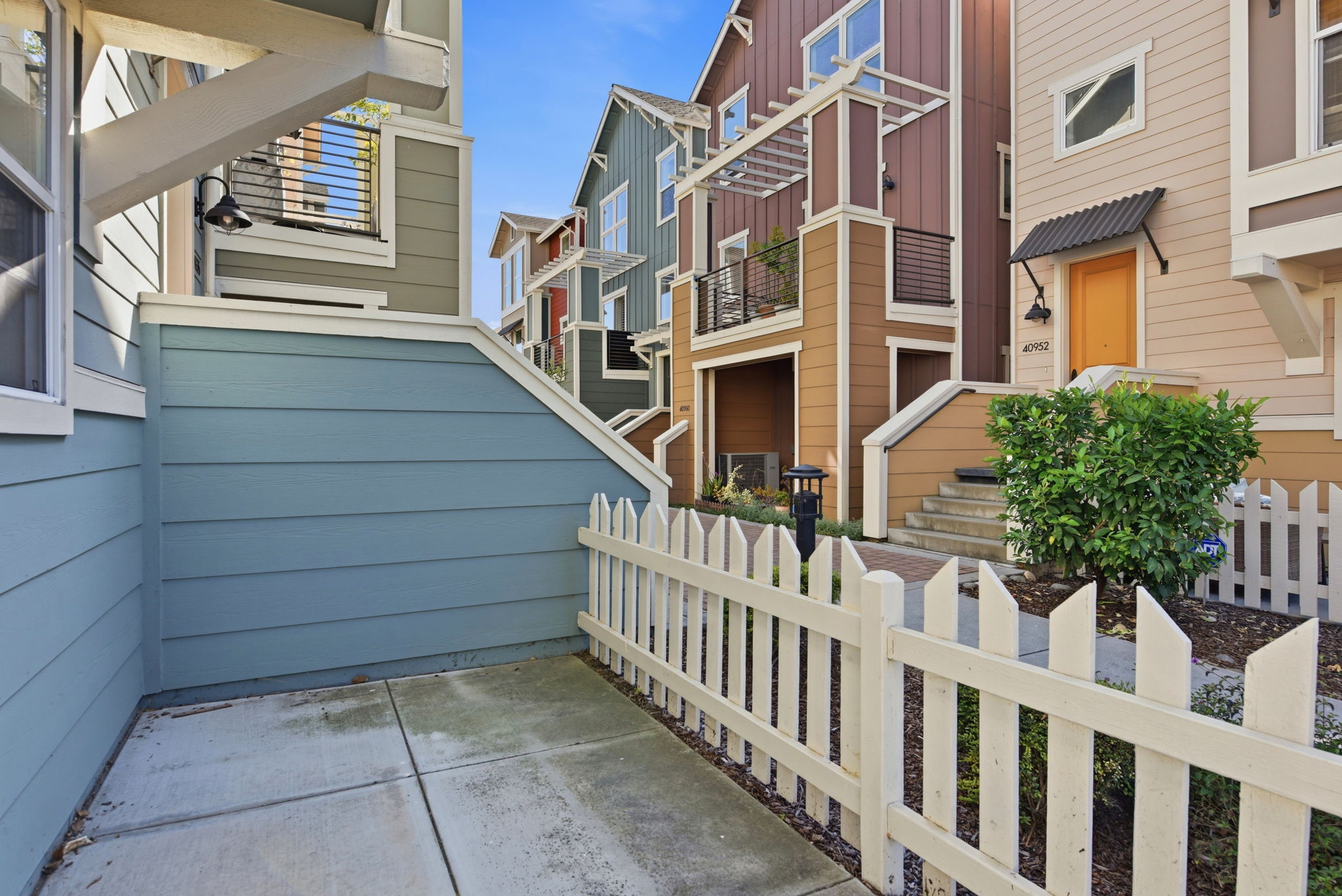 040_F8_40955 Olmstead Terrace