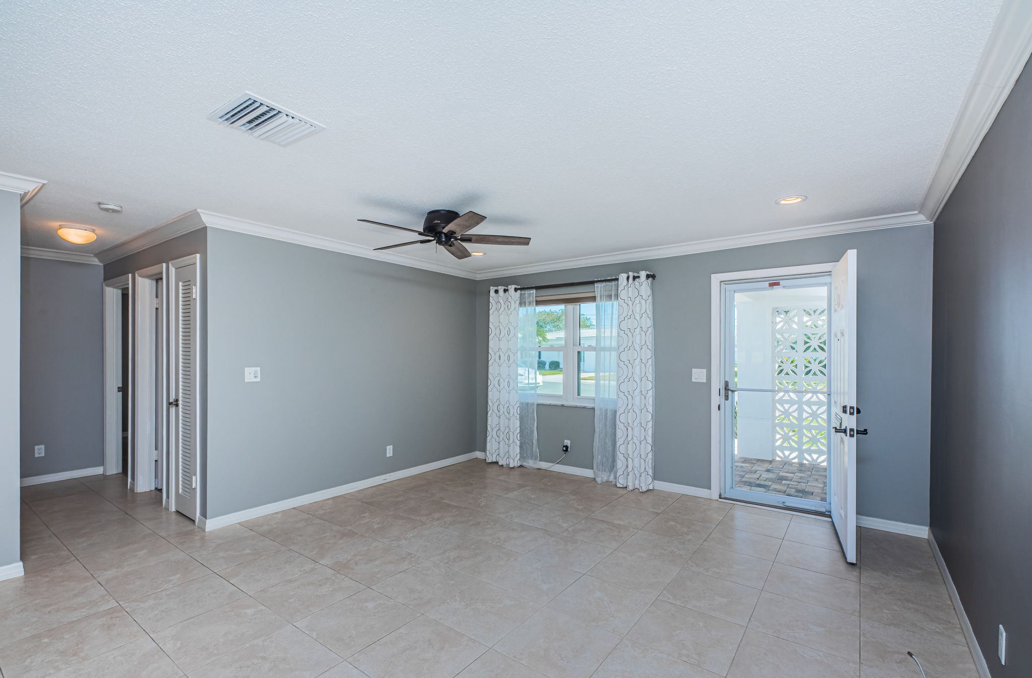 Living Room 4