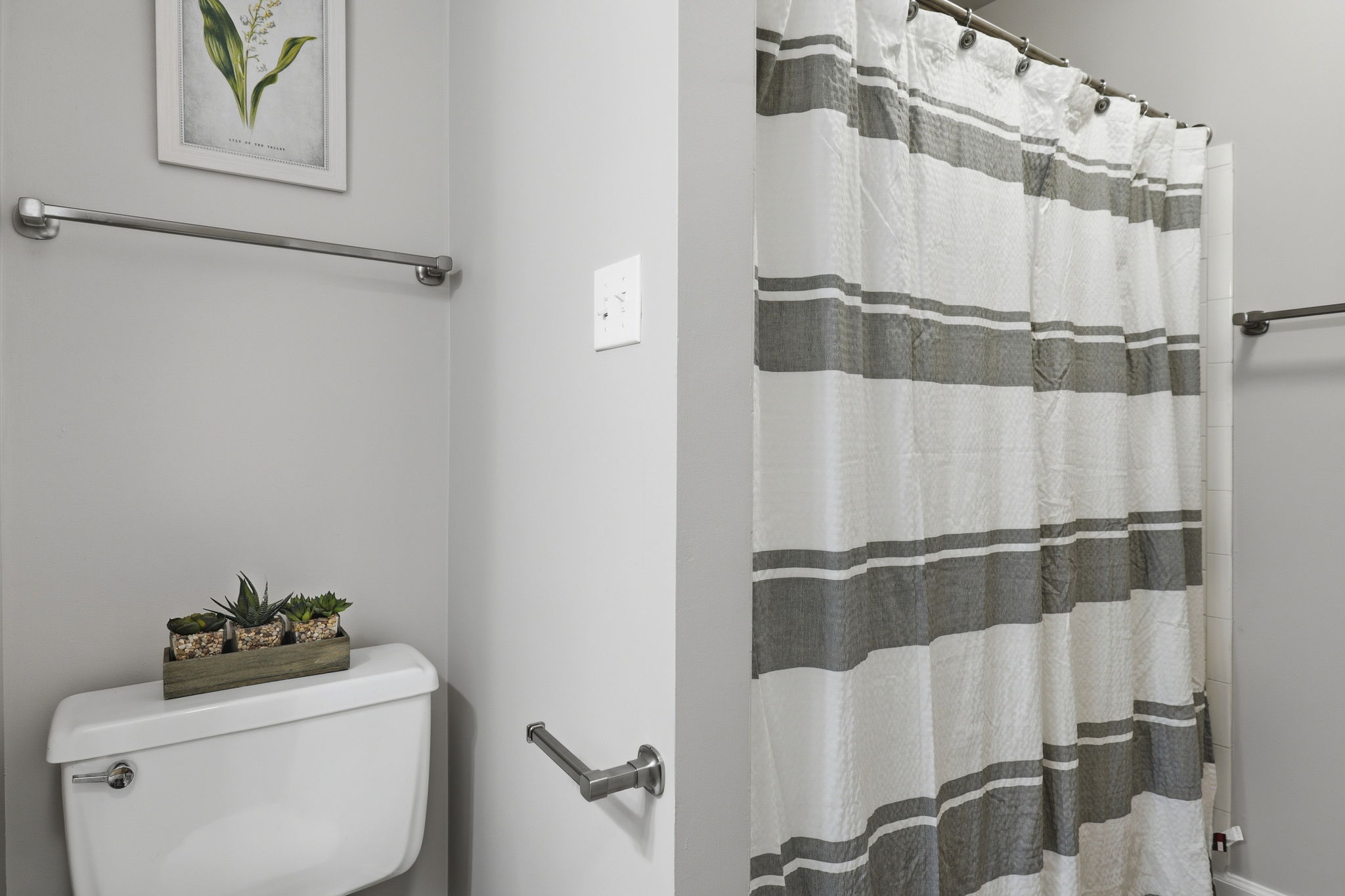 23-Hall Bath