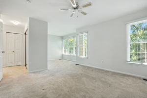 primary bedrrom sitting & dressing area