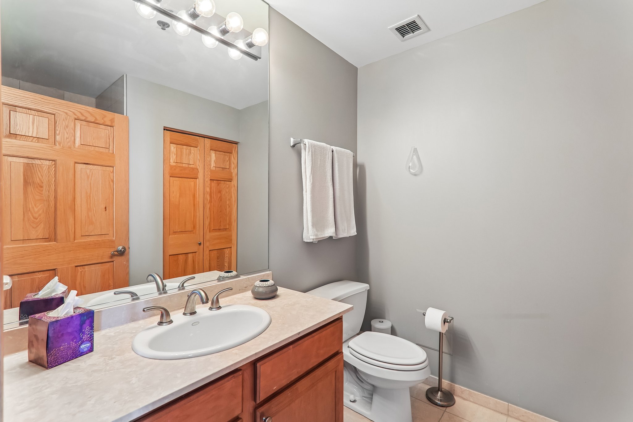 E 8th St 3301-S3105-019.jpg