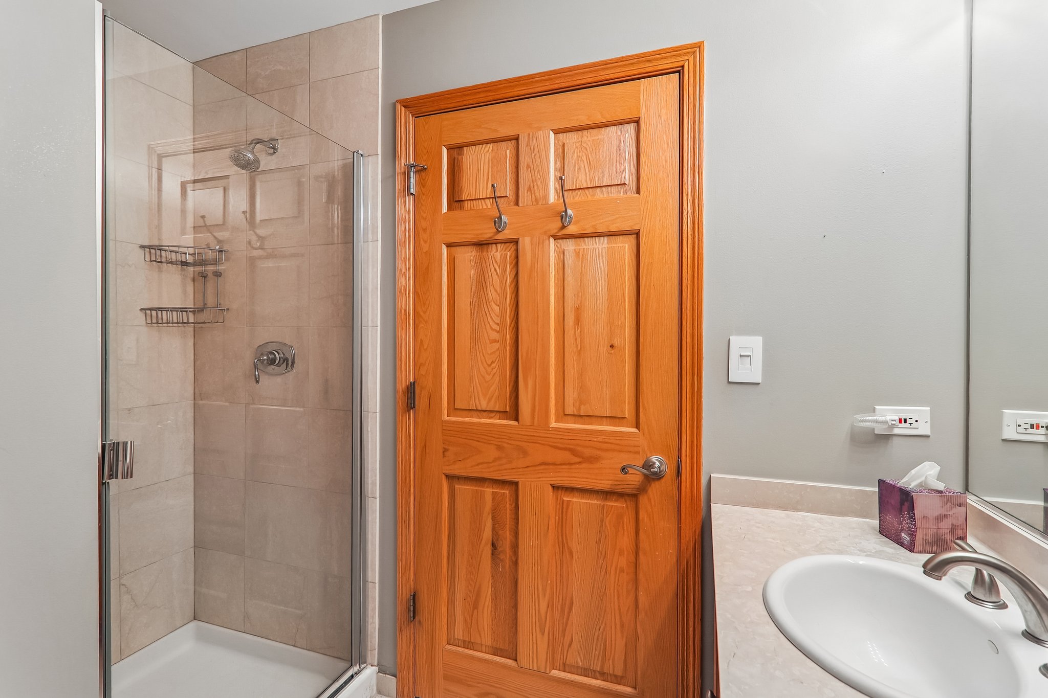E 8th St 3301-S3105-020.jpg