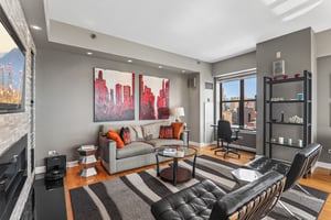 E 8th St 3301-S3105-008.jpg