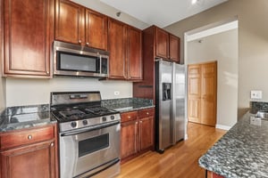 E 8th St 3301-S3105-015.jpg