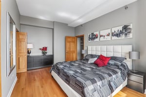 E 8th St 3301-S3105-024.jpg