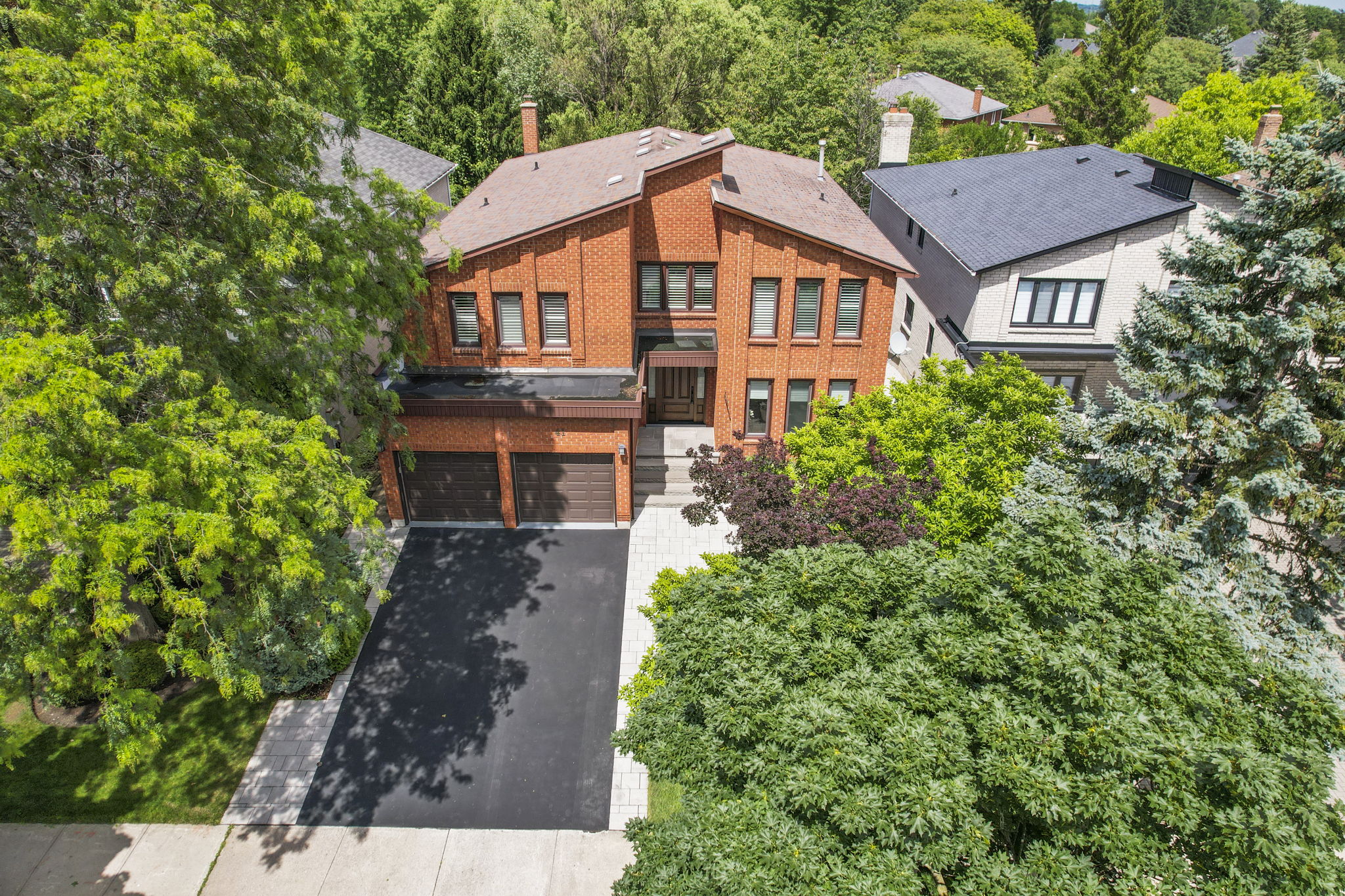 41 Hefhill Ct Vaughan, ON L4J 7L9