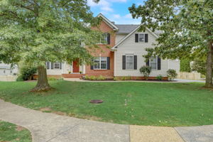 Hunton Dr-002