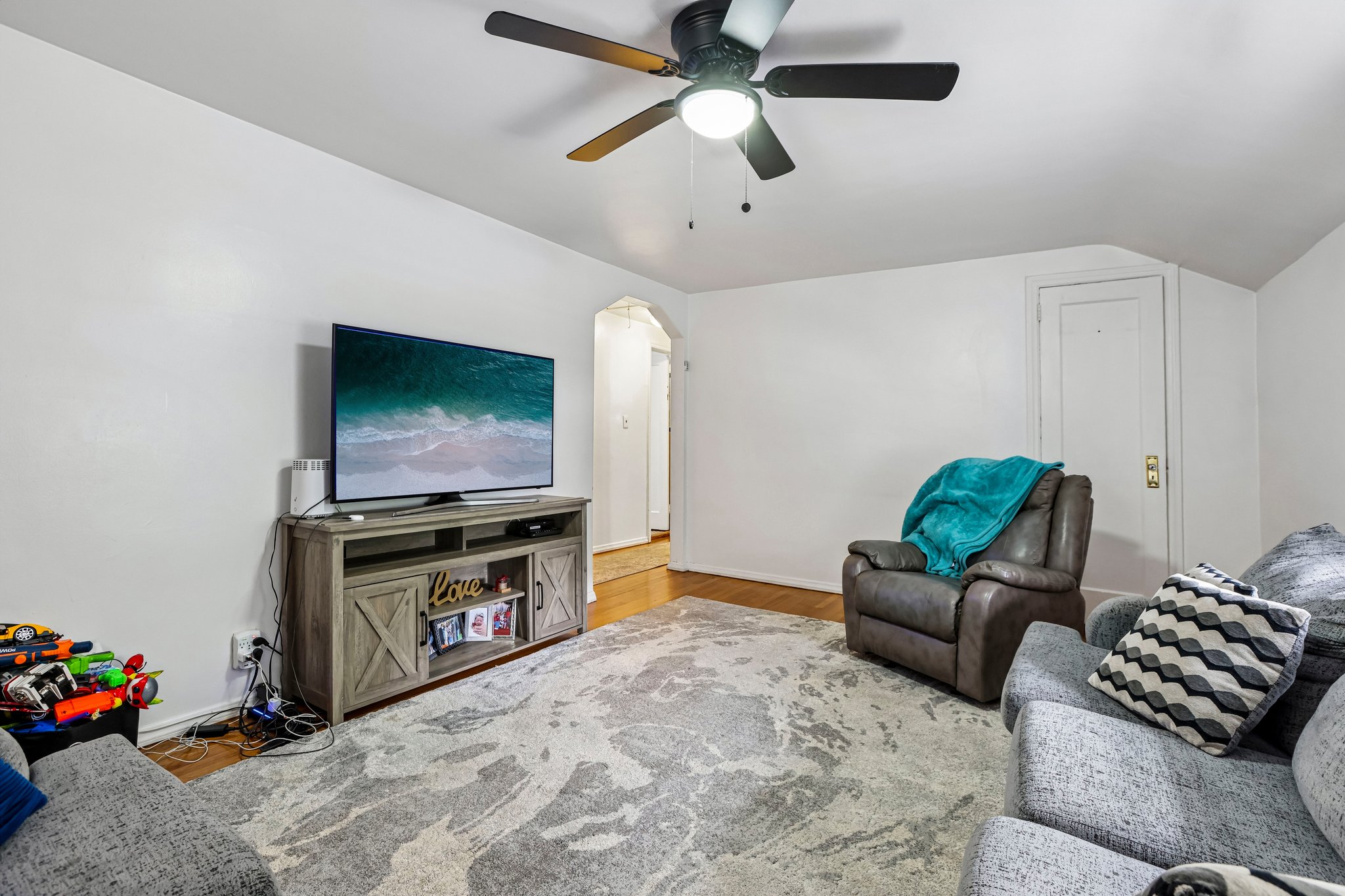 Macarthur Ave-S0309-015.jpg