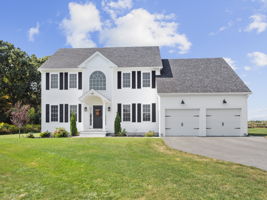 41 Roosevelt Dr, Northbridge, MA 43