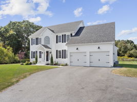 41 Roosevelt Dr, Northbridge, MA 42