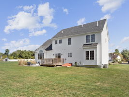 41 Roosevelt Dr, Northbridge, MA 45