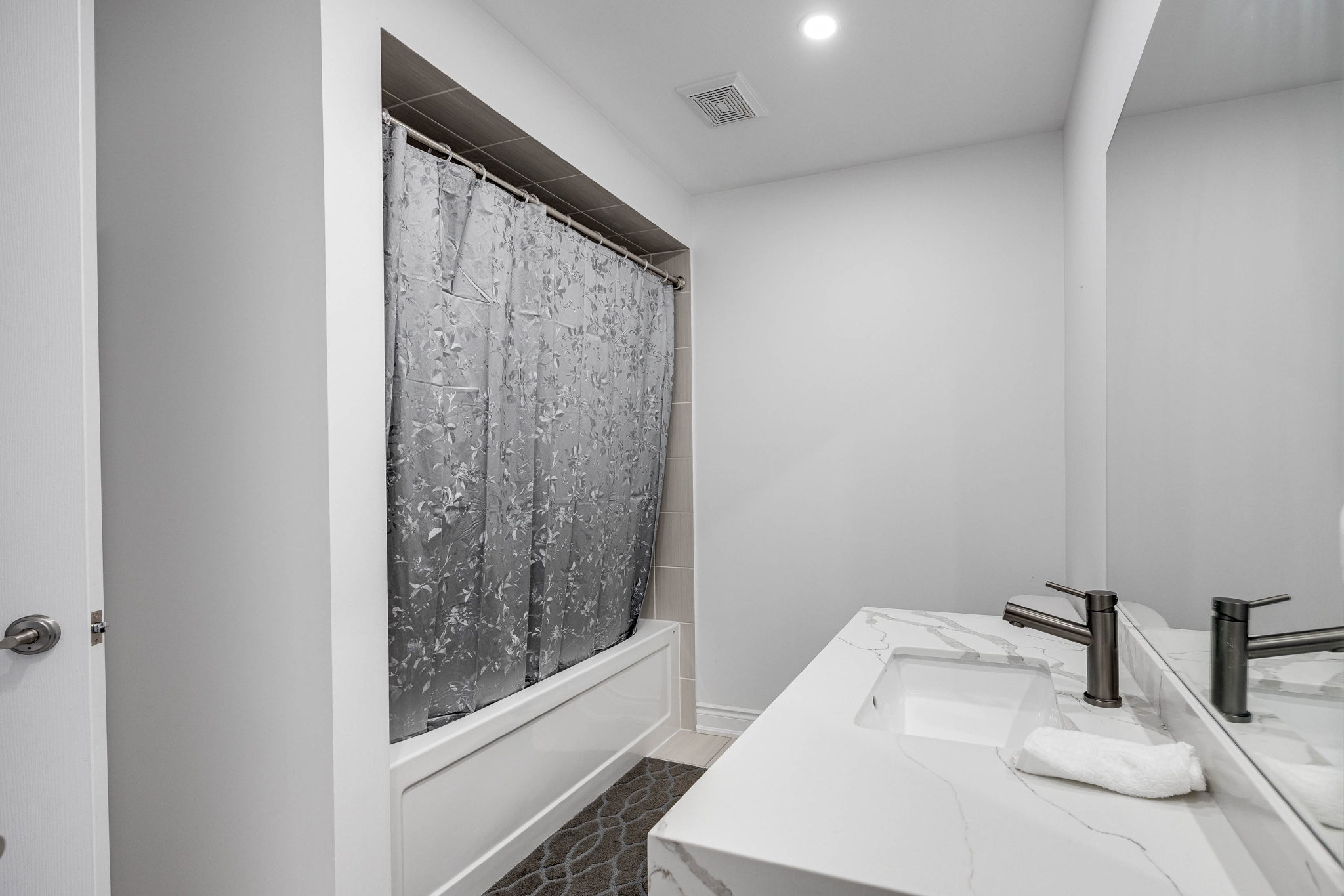 Bradford West Gwillimbury property showcase — delivered property photograph 34