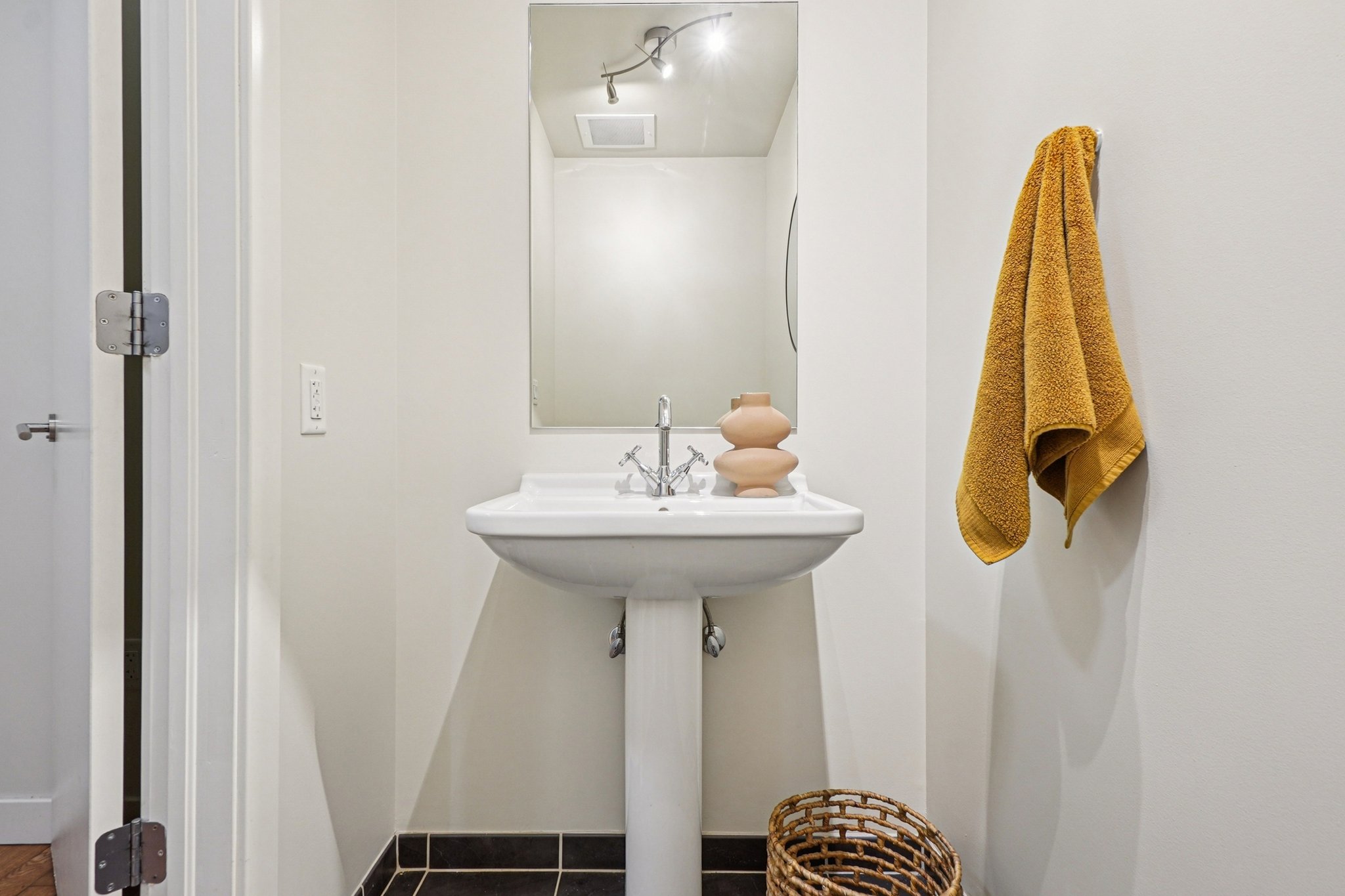 - 410 Acoma St 206-S0203-1-015.jpg