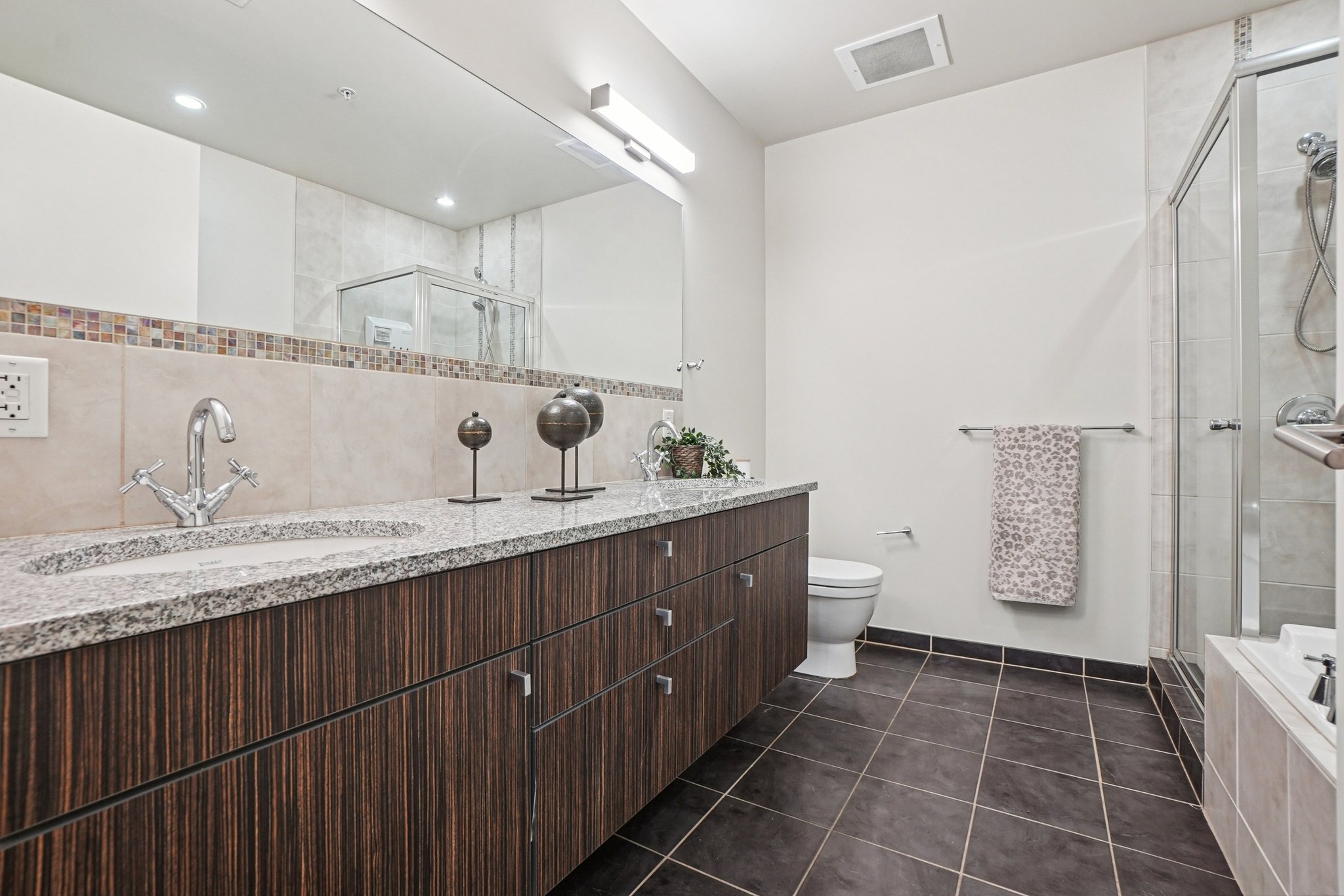 - 410 Acoma St 206-S0203-1-022.jpg