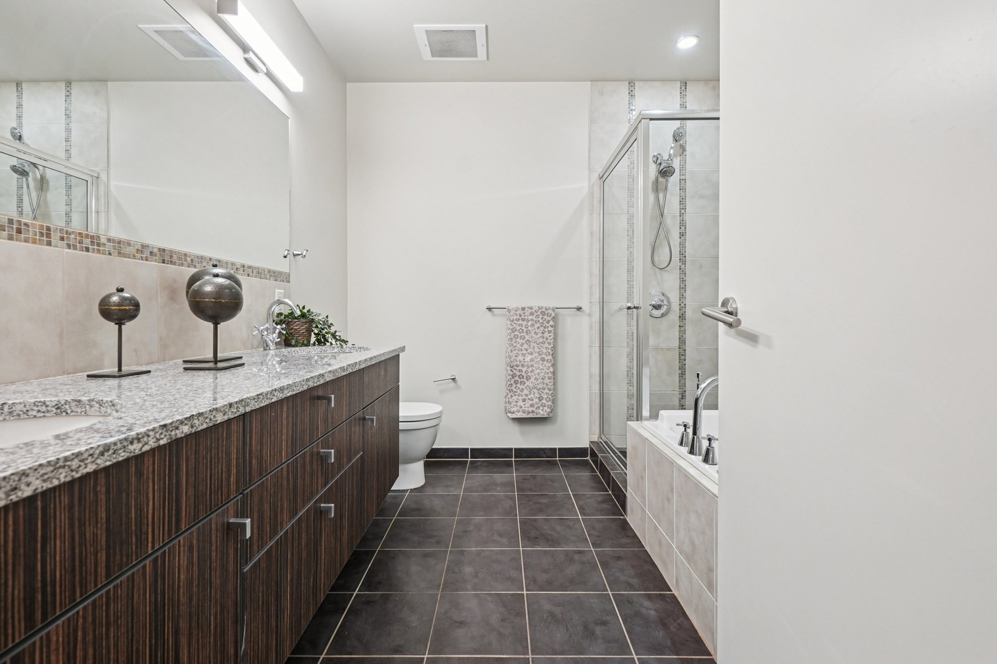 - 410 Acoma St 206-S0203-1-023.jpg