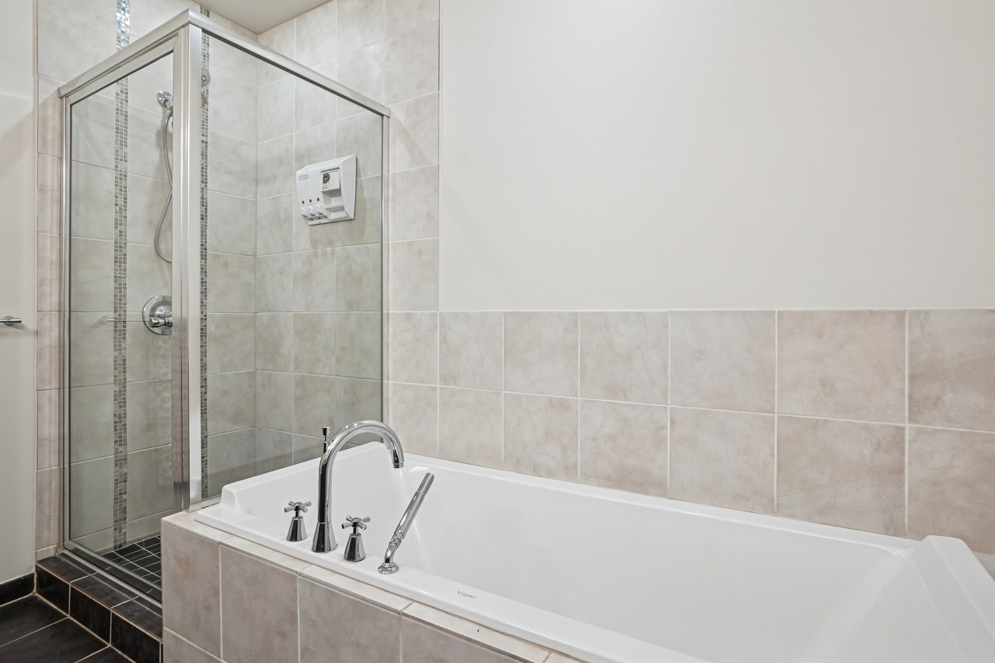 - 410 Acoma St 206-S0203-1-024.jpg