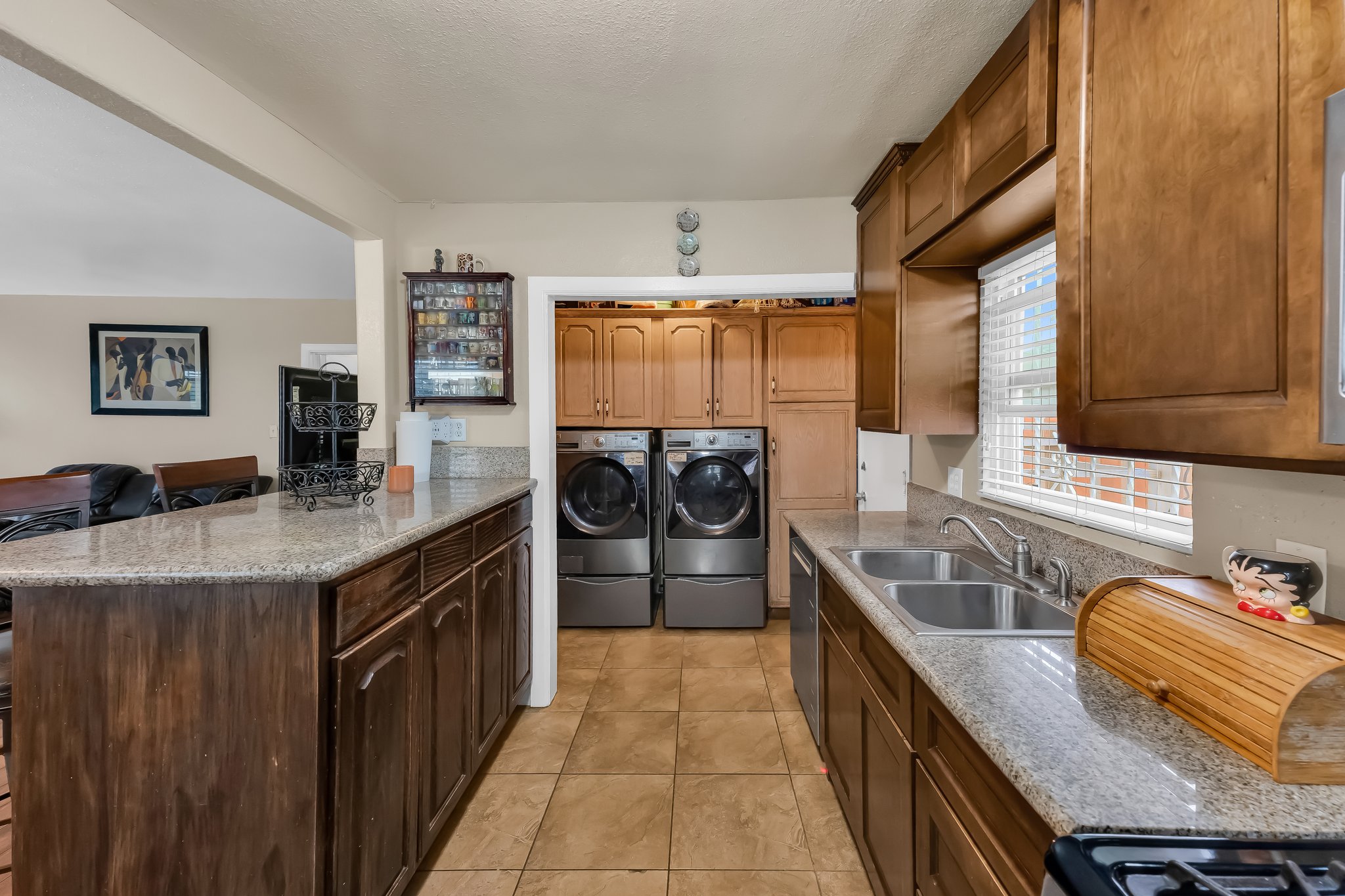 Kitchen & Laundry Room