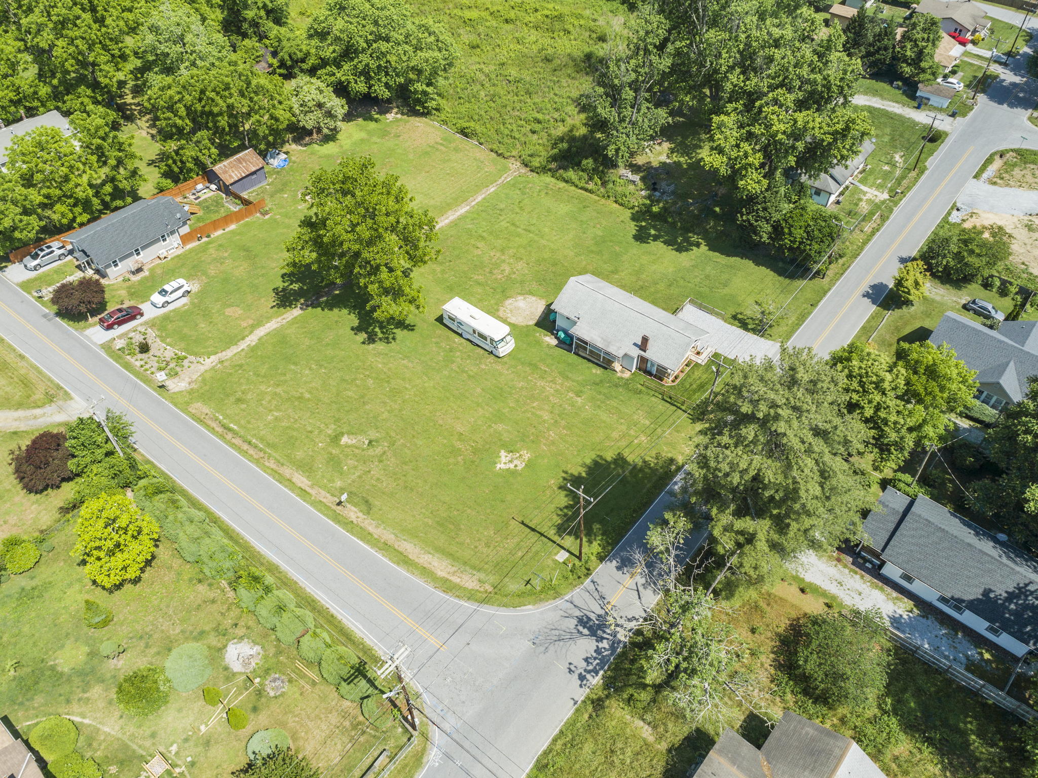 410 Glover St, Hendersonville, NC 28792, USA Photo 9