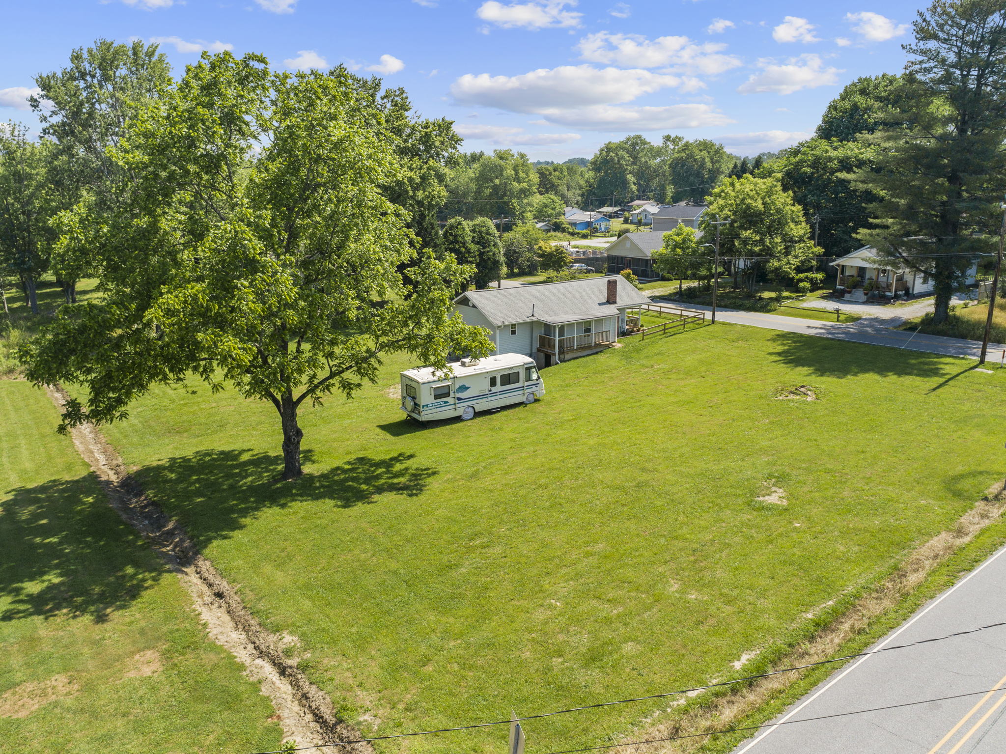 410 Glover St, Hendersonville, NC 28792, USA Photo 54