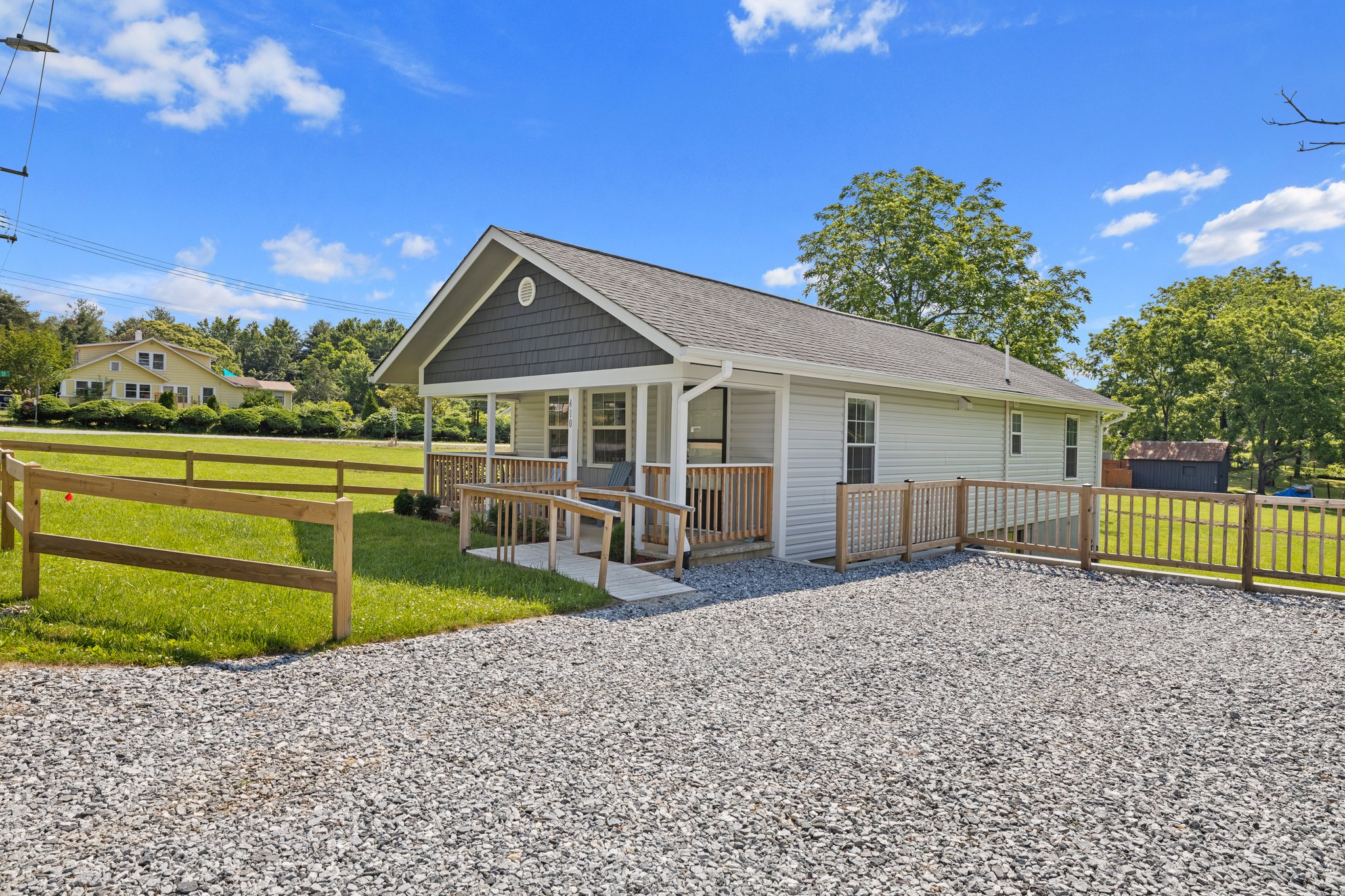 410 Glover St, Hendersonville, NC 28792, USA Photo 11