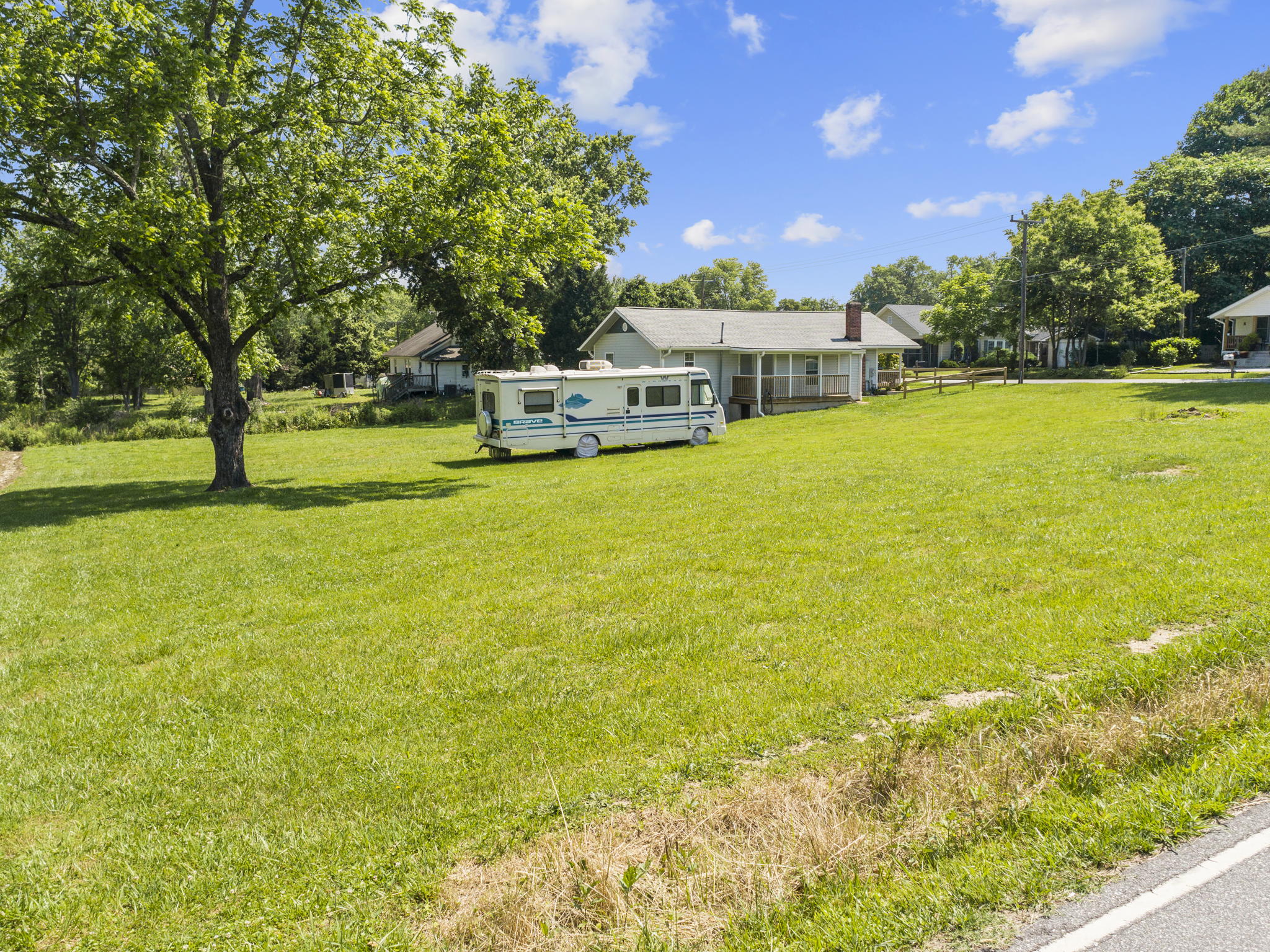 410 Glover St, Hendersonville, NC 28792, USA Photo 36