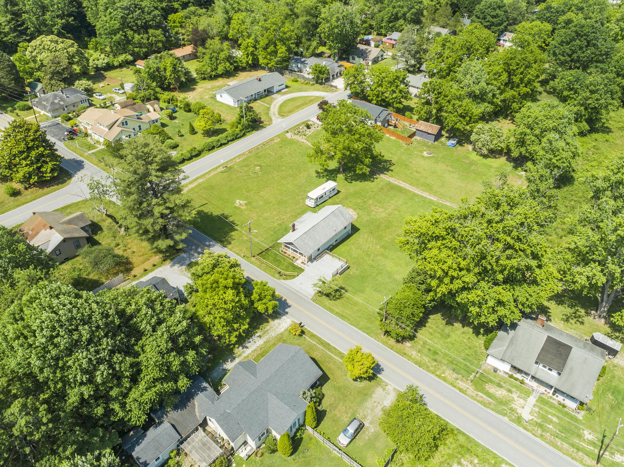 410 Glover St, Hendersonville, NC 28792, USA Photo 44