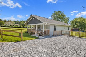 410 Glover St, Hendersonville, NC 28792, USA Photo 10