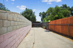  Photo 37
