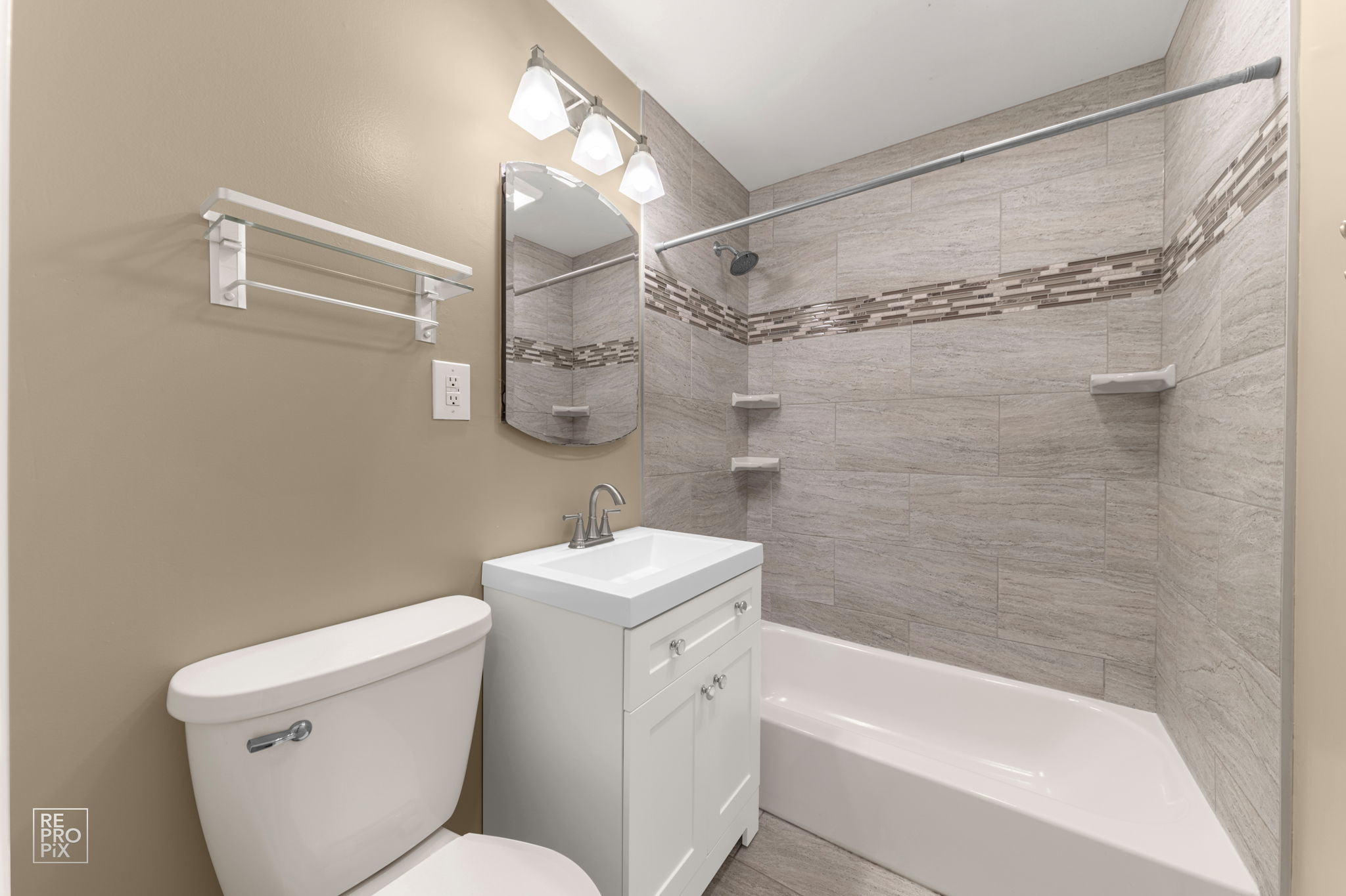 410 N Shore Dr, Mundelein, IL 60060_009