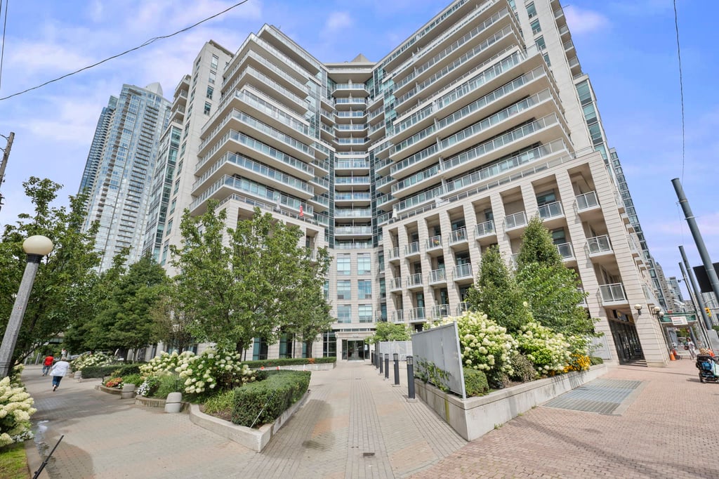 410 Queens Quay W Unit 413