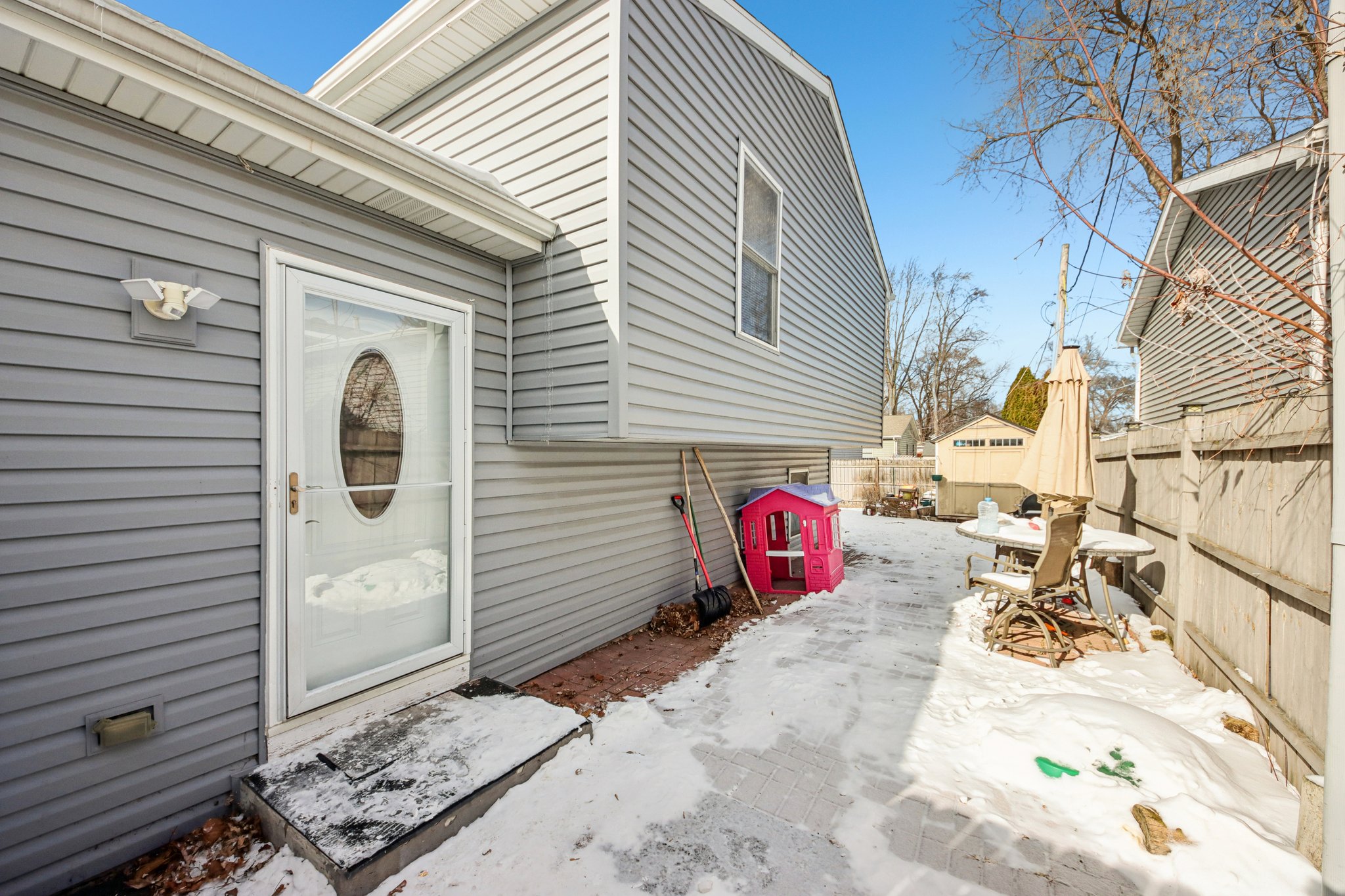 Riverside Dr-S3101-004.jpg