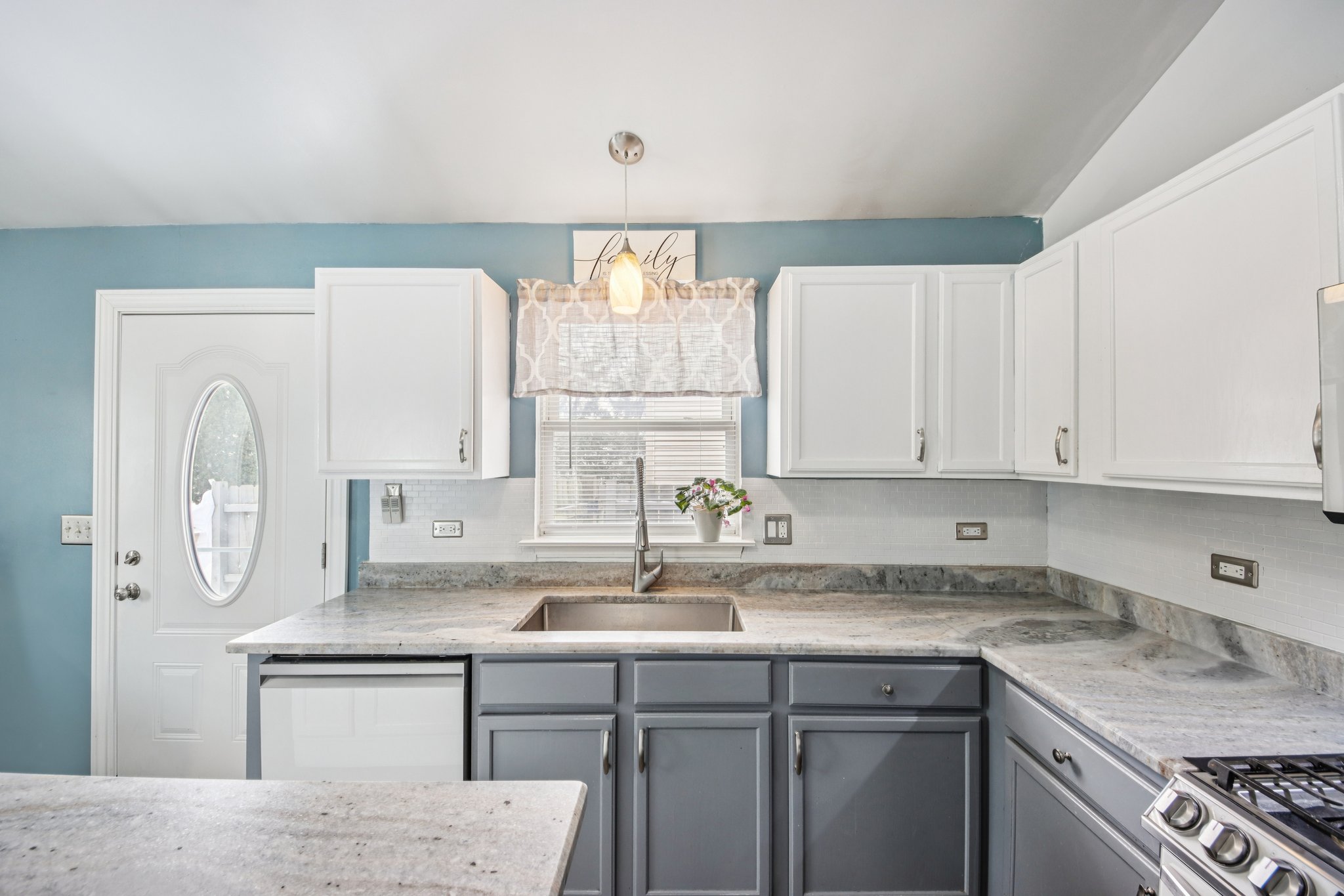 Riverside Dr-S3101-016.jpg