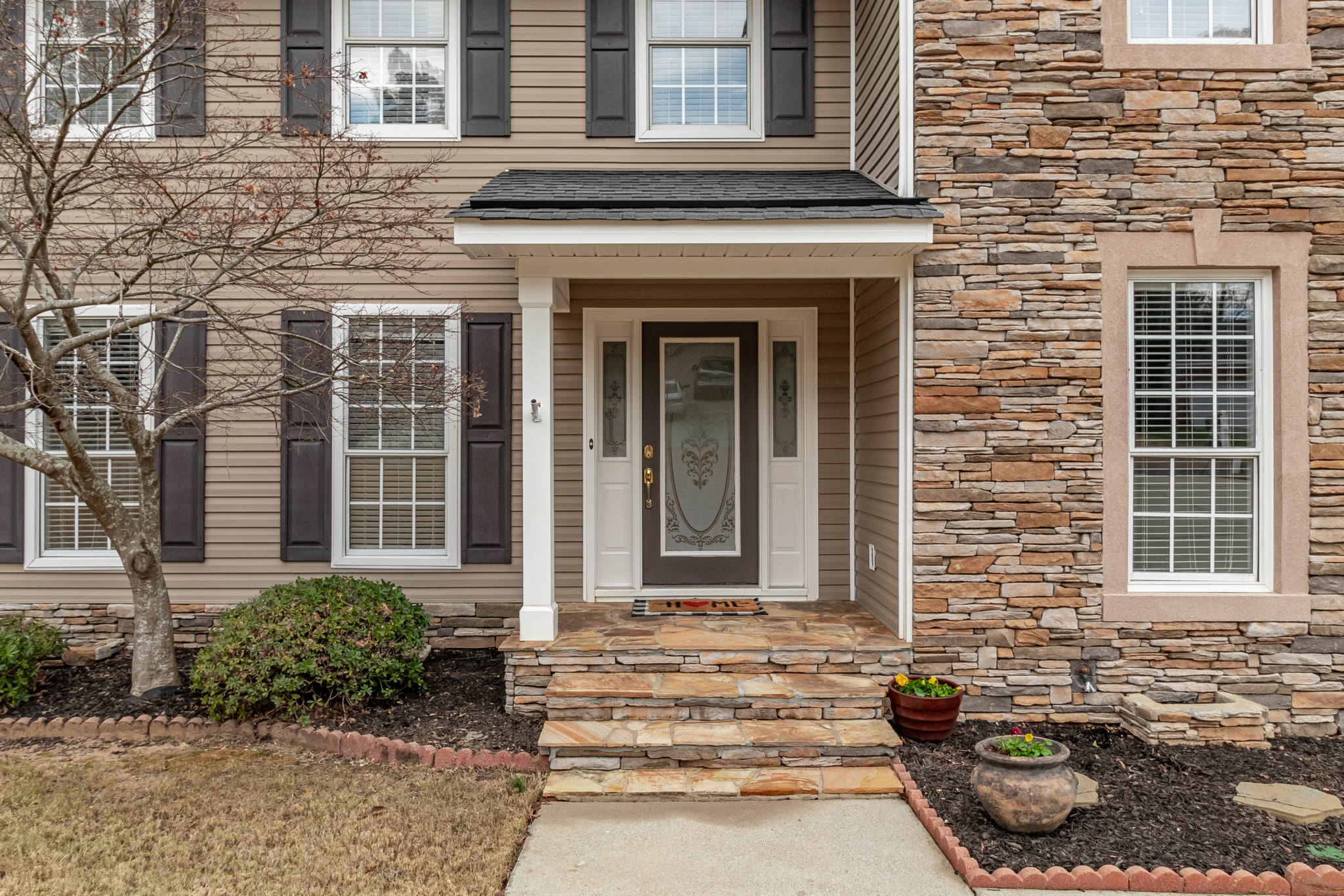 Front Porch/Entrance