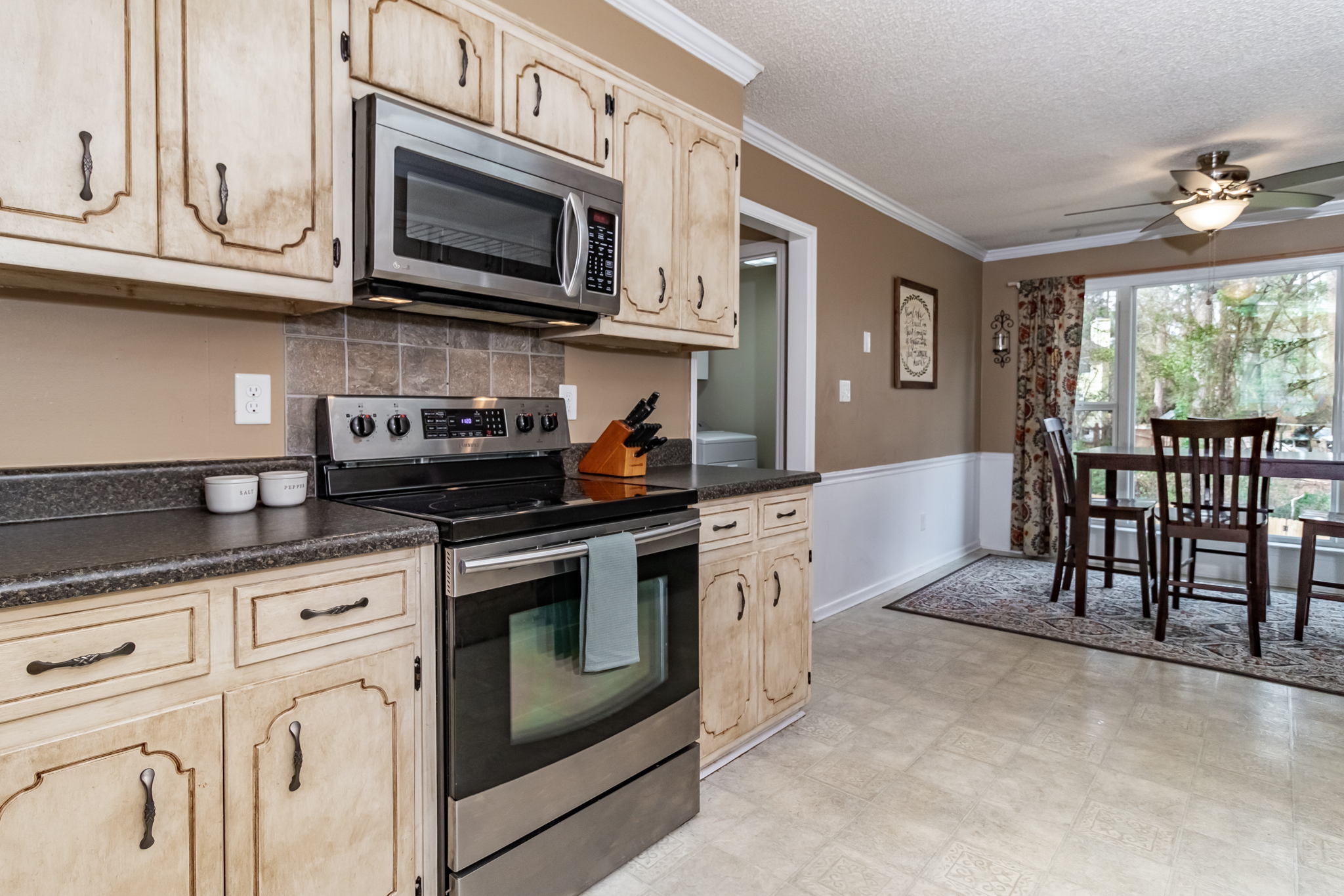 Kitchen/Breakfast Area