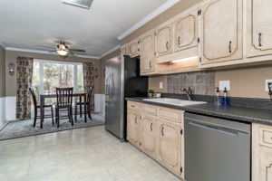 Kitchen/Breakfast Area