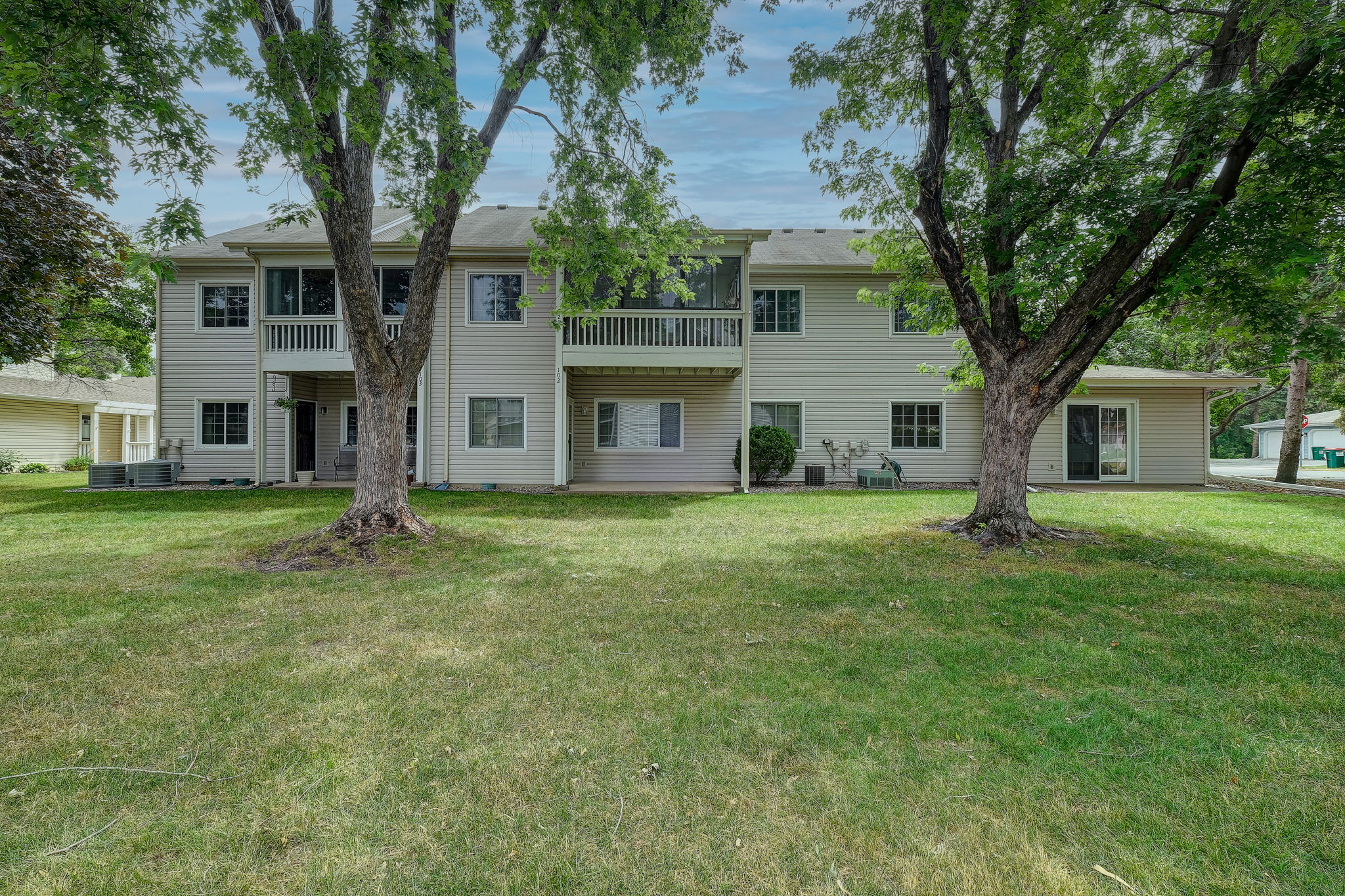 22 Back exterior