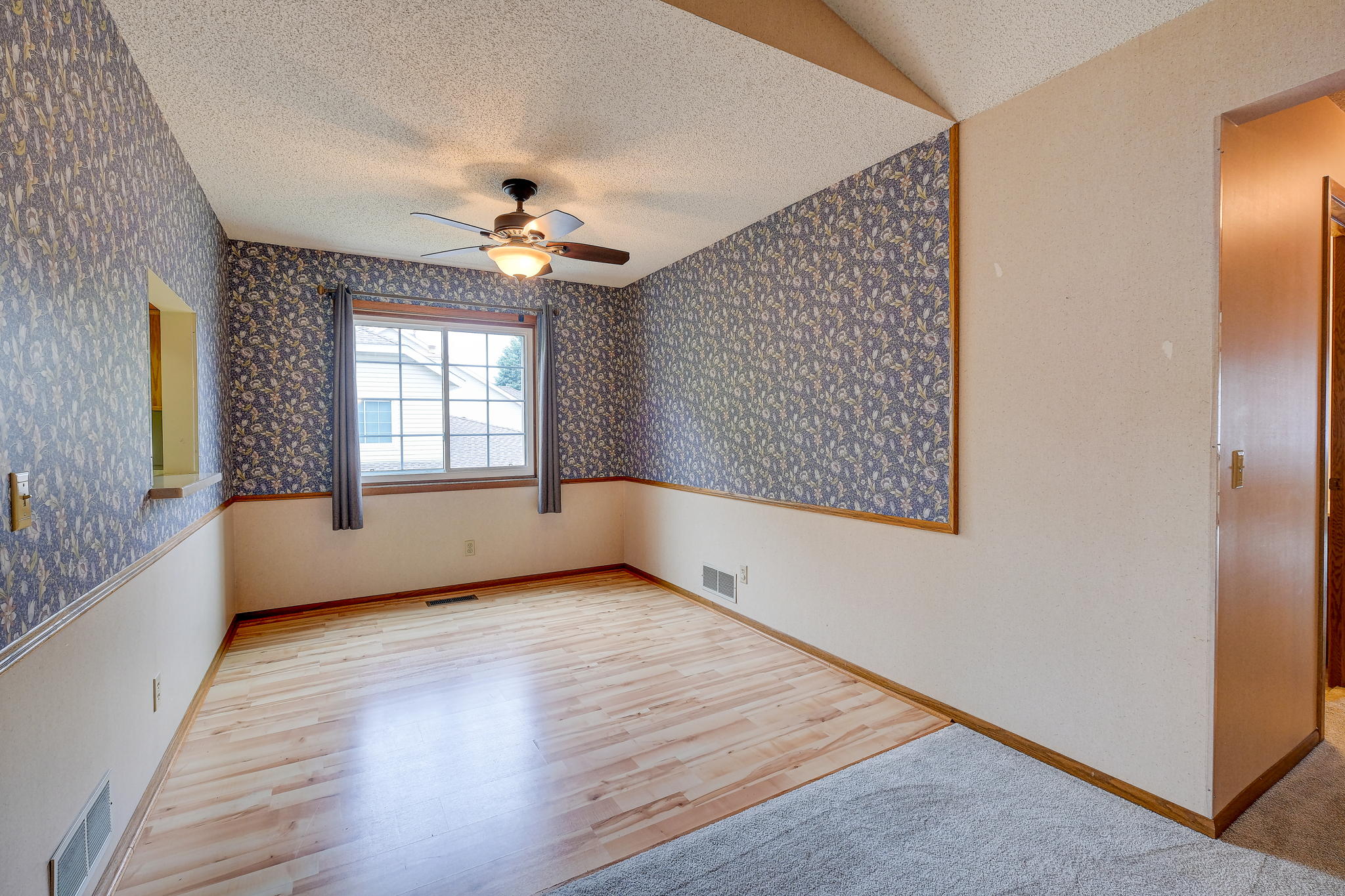 14 Formal dining room