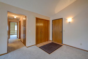 2 Foyer