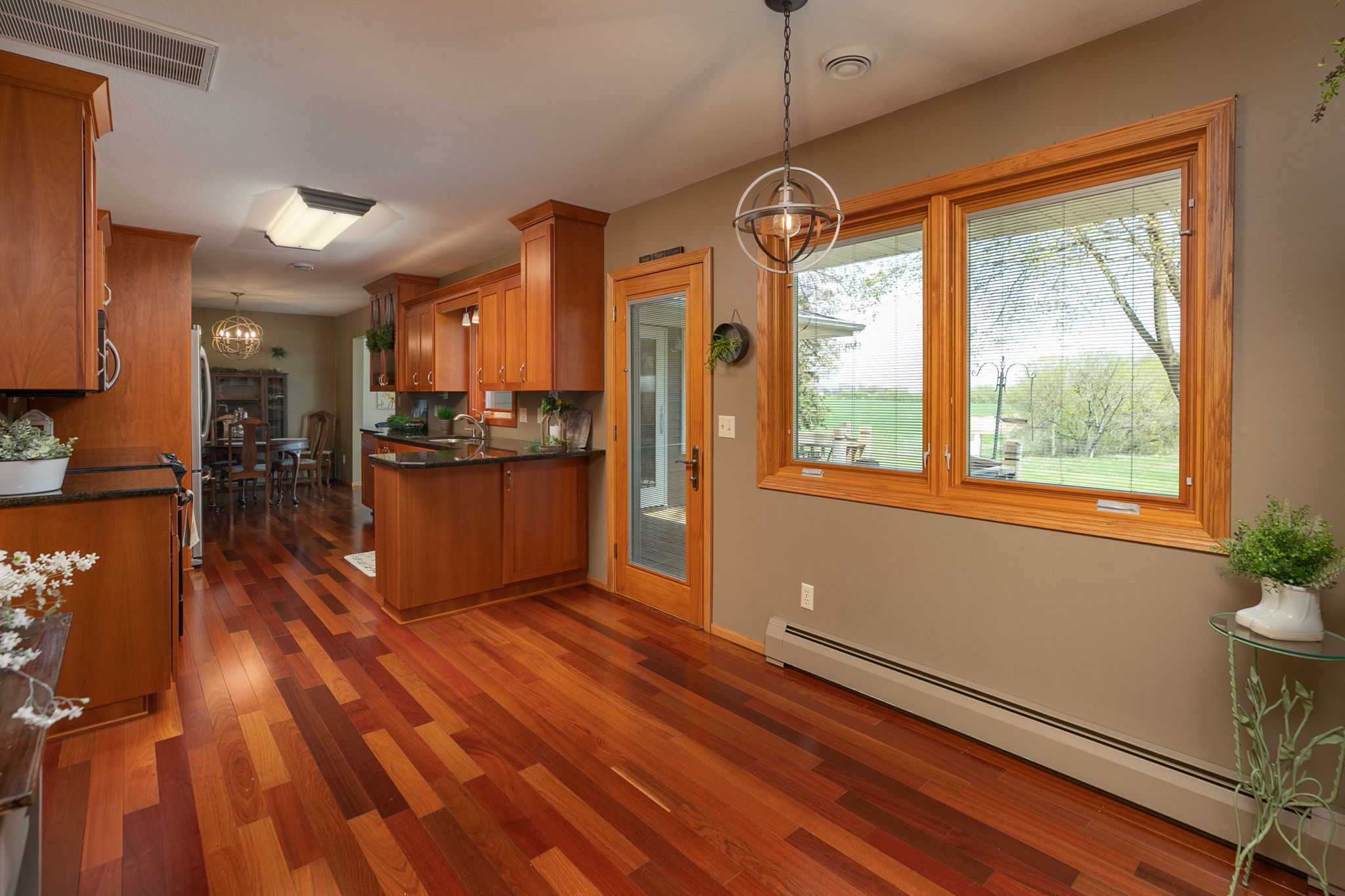 21-Eat in Kitchen