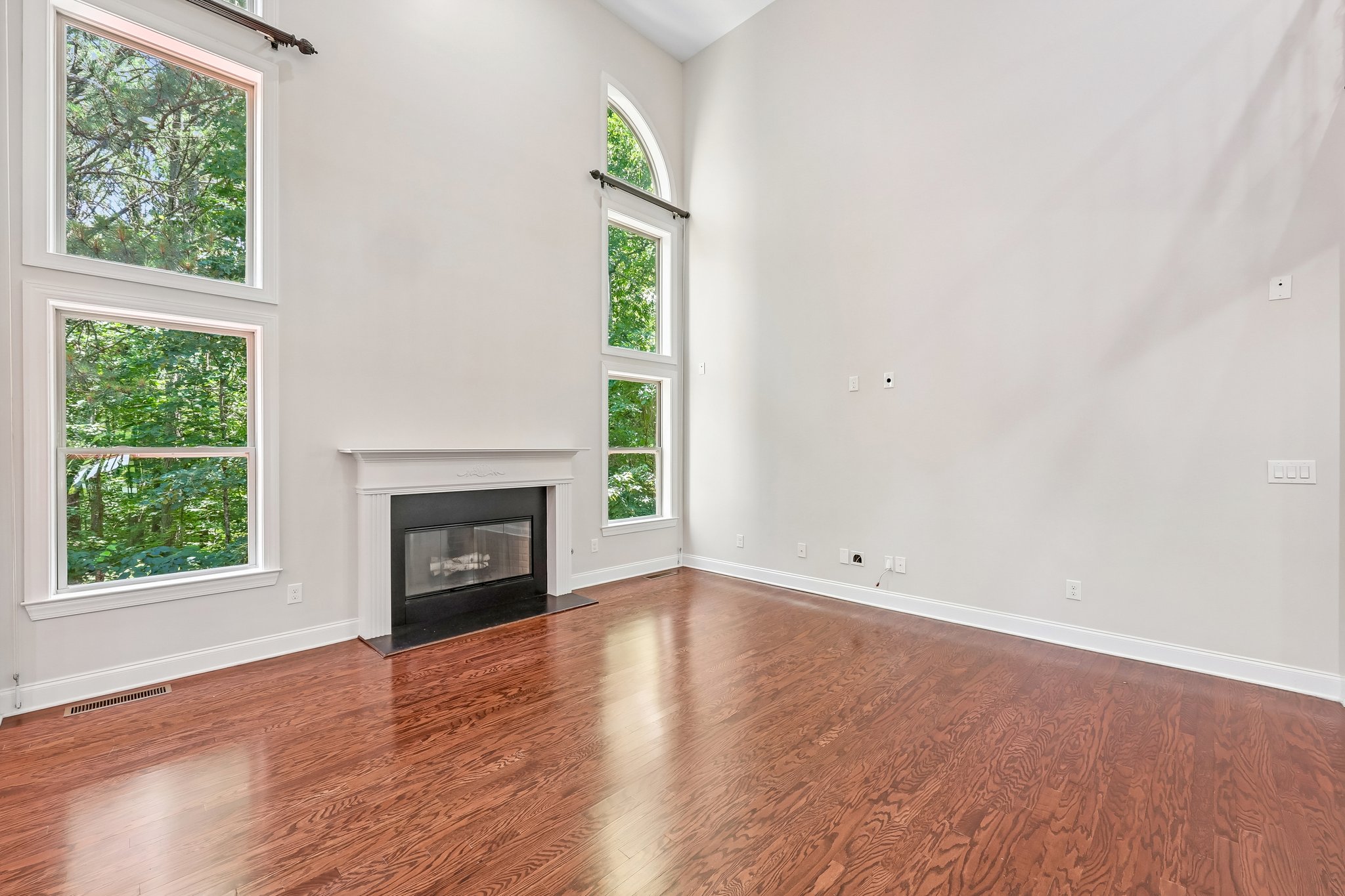 Hastings Dr-S0506-015.jpg